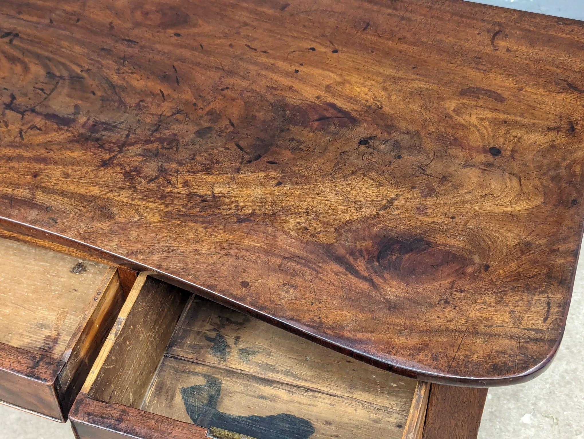 A George IV mahogany side table with 3 drawers and reeded legs. Circa 1820. 102x45x83cm - Image 5 of 7