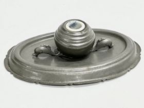 A Late 19th/Early 20th Century German pewter inkstand/inkwell by Gerotin. Circa 1900. 30x21x7cm