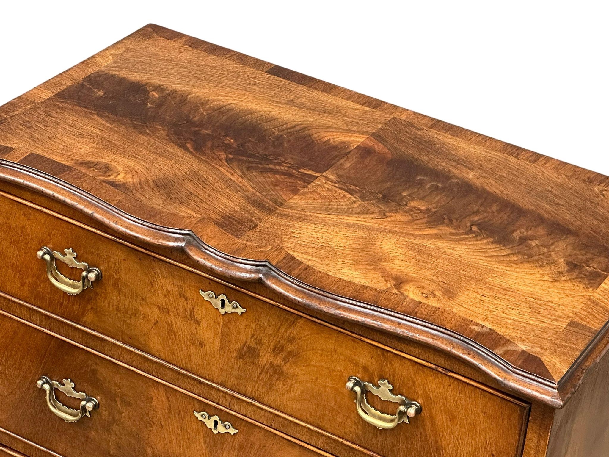 An Early 20th Century George I style walnut chest of drawers. 1930. 84x46x90cm - Image 4 of 5