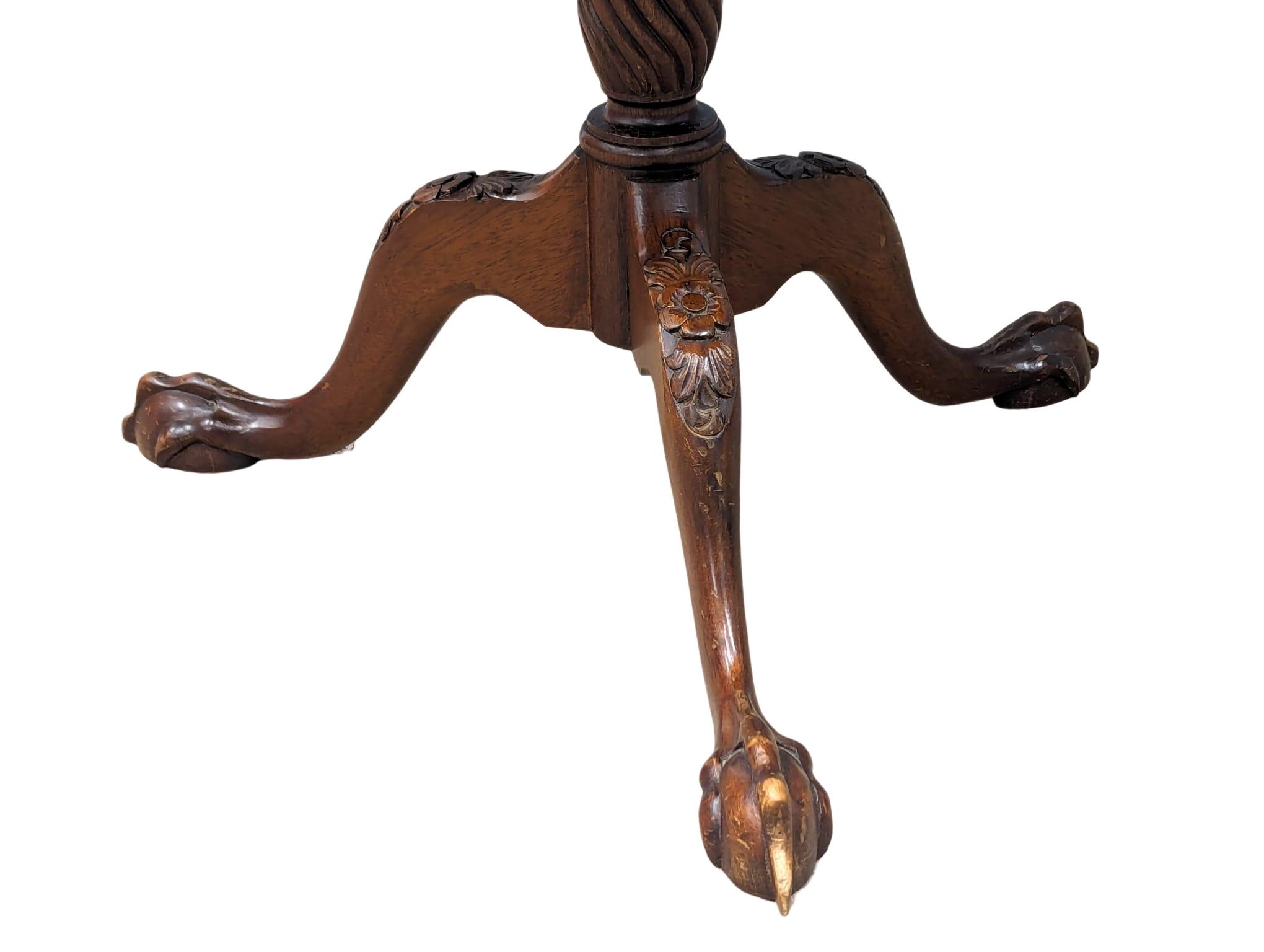 A George III style mahogany snap top pedestal table. 61x50cm - Bild 2 aus 5