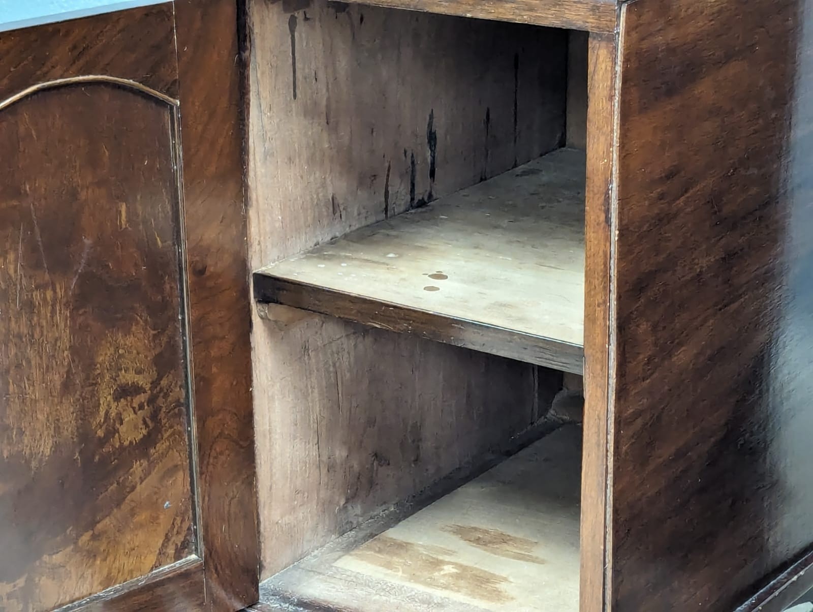 A pair of Edwardian mahogany bedside cabinets. 36x50x72.5cm - Image 7 of 8