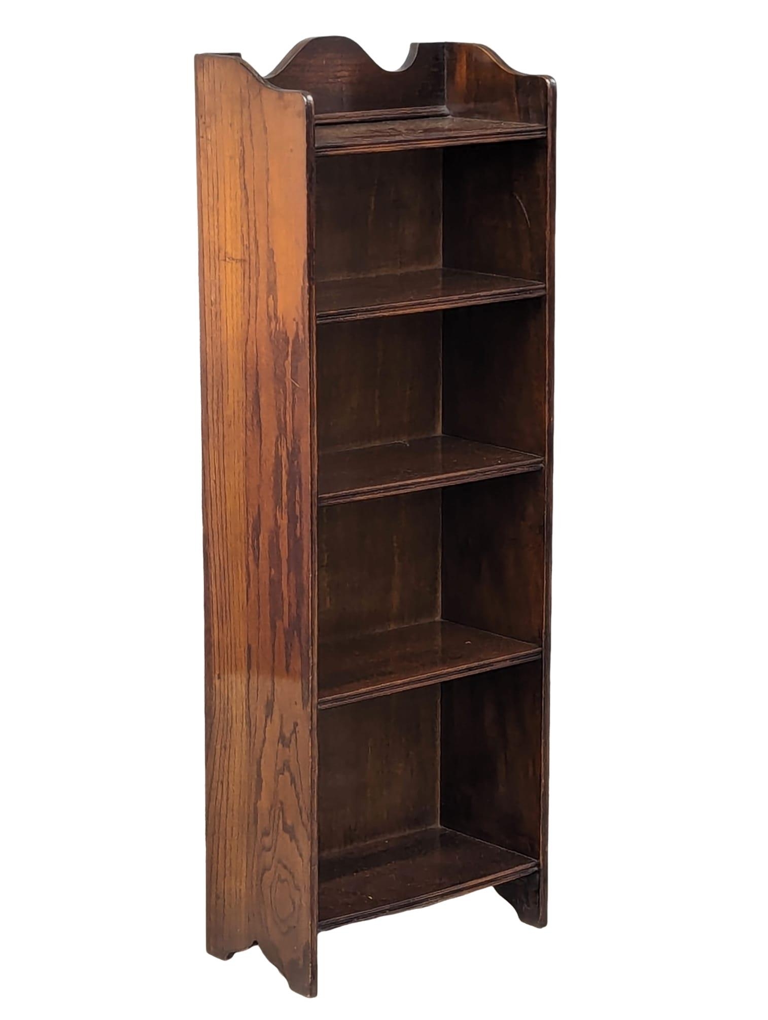 An Early 20th Century oak open bookcase. 38x20x108cm - Image 2 of 2