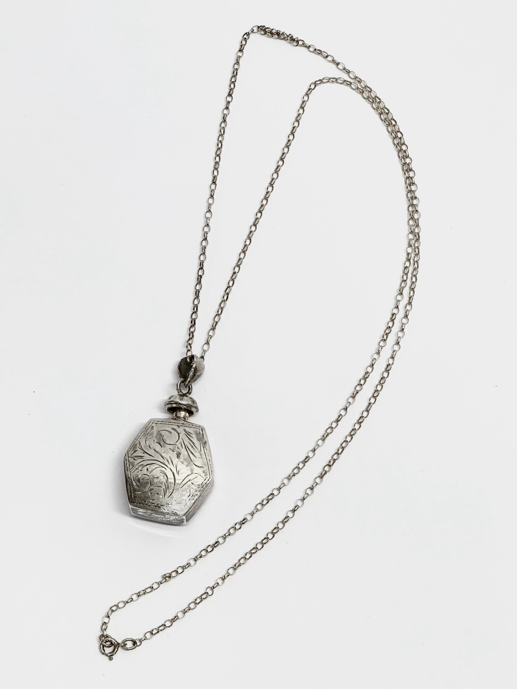 A silver scent bottle necklace. 11.76 grams. 38cm - Image 2 of 3