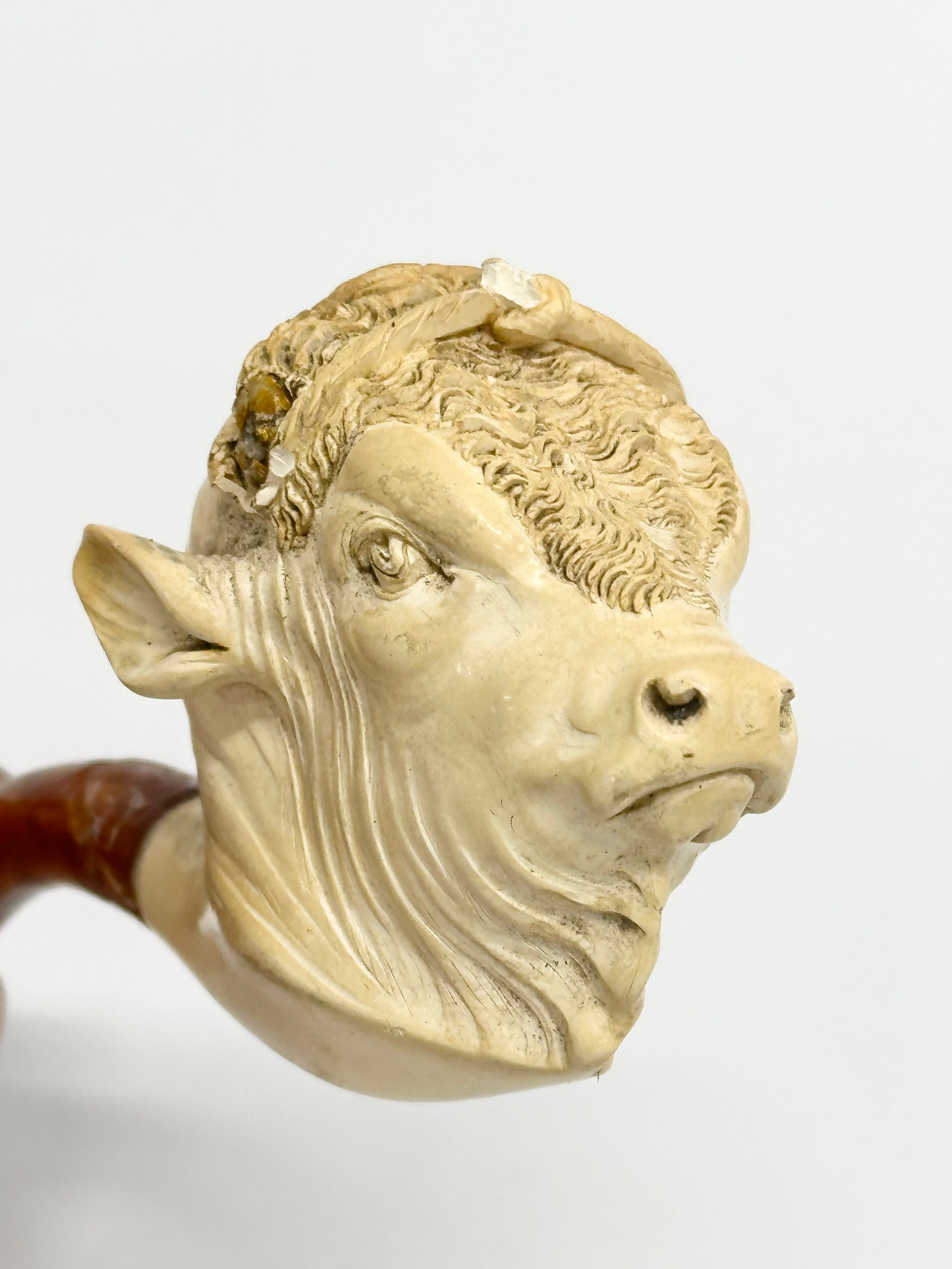 A Late 19th Century meerschaum smokers pipe with original case. 15cm - Image 6 of 7
