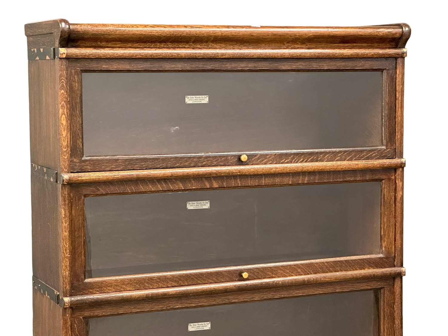 A large Early 20th Century Globe Wernicke oak stacking bookcase. Circa 1900-1920. 87x31x164cm - Image 7 of 7