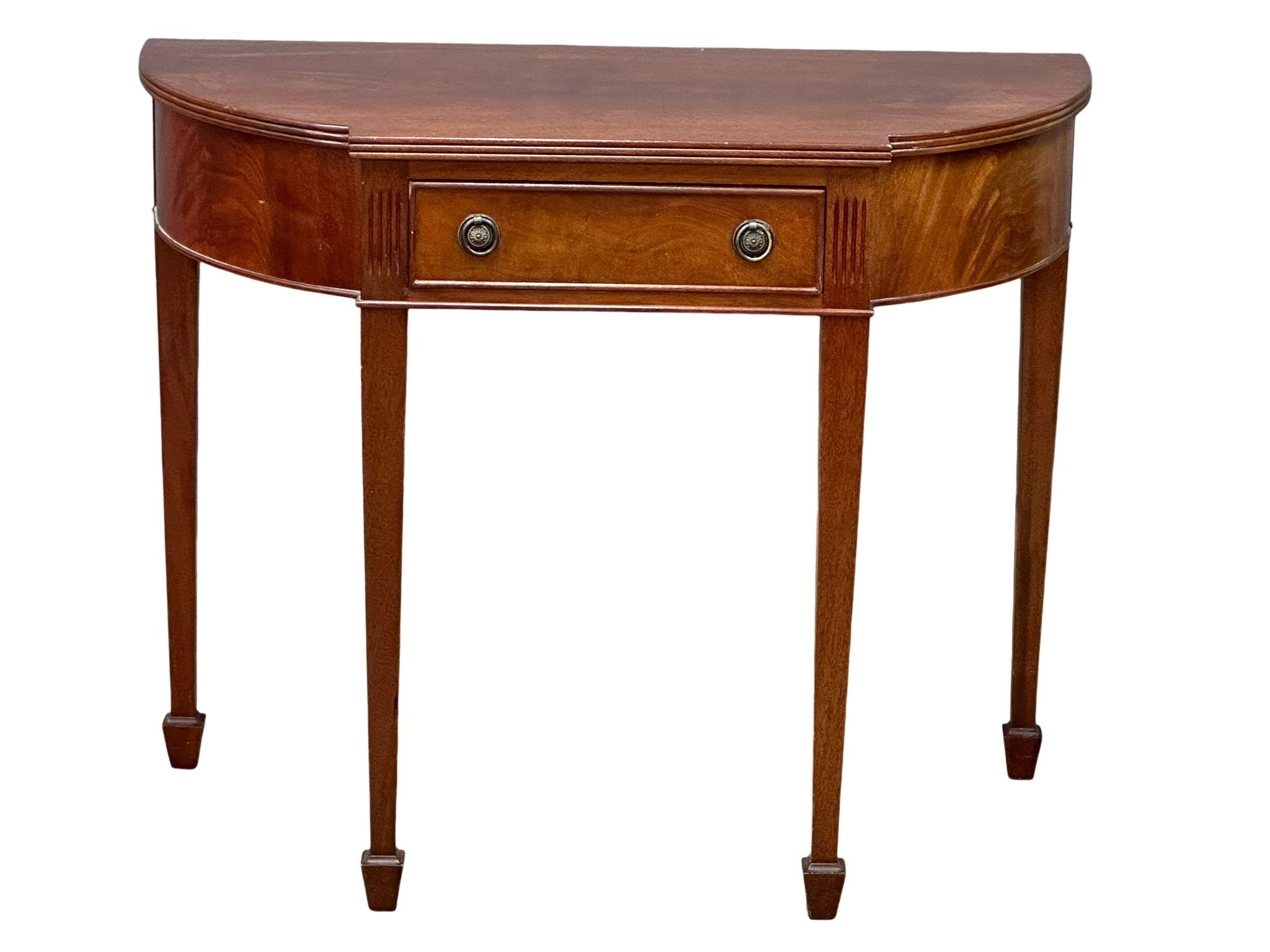 A Hepplewhite style mahogany serpentine front side table with drawer. 95.5x47.5x77cm