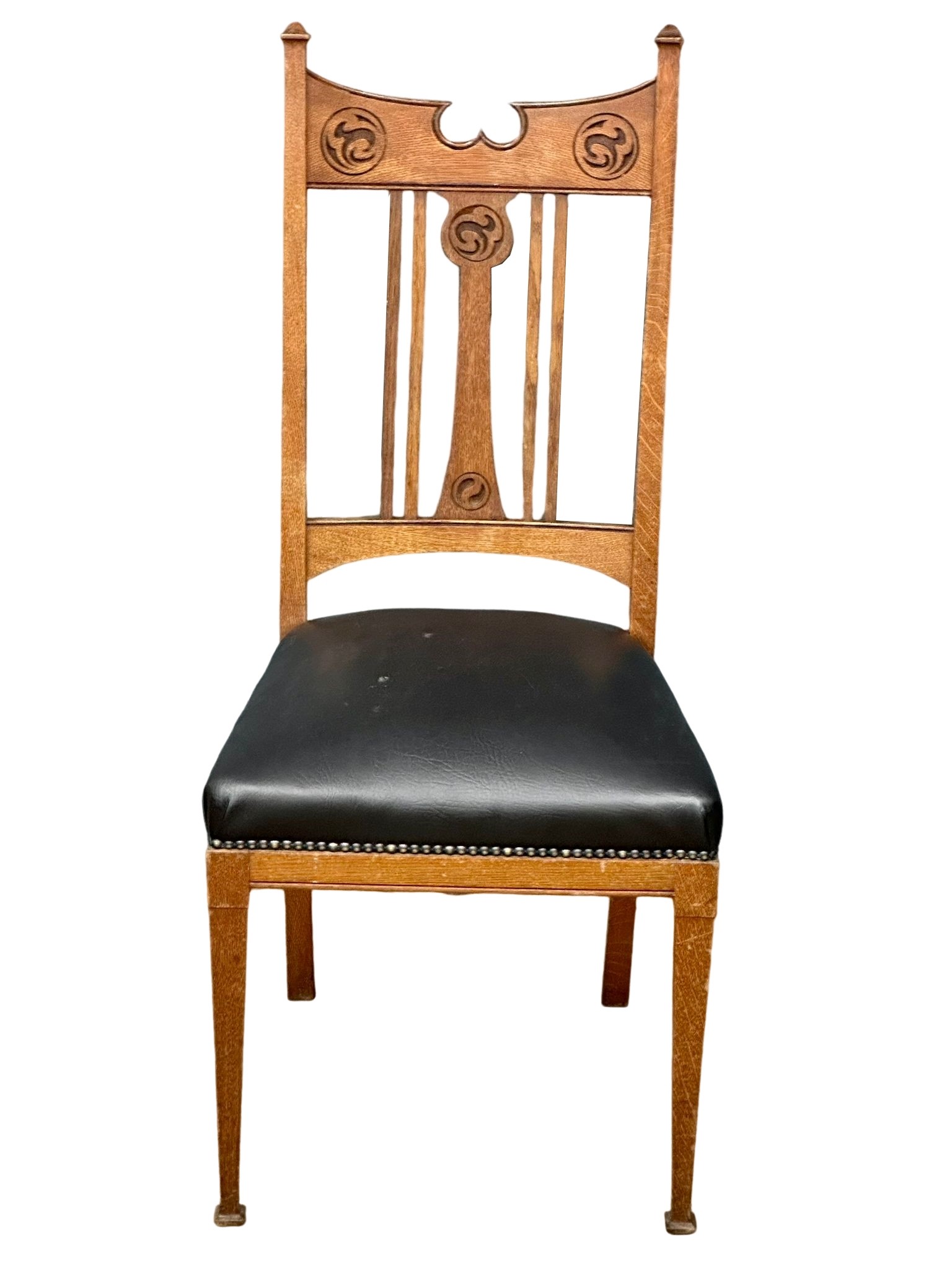 A set of 6 Early 20th Century Arts & Crafts oak dining chairs. Circa 1900. - Image 2 of 3