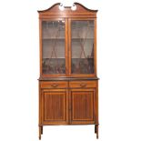 An Early 20th Century Sheraton Revival inlaid mahogany bookcase. Circa 1900. 91x41x200cm