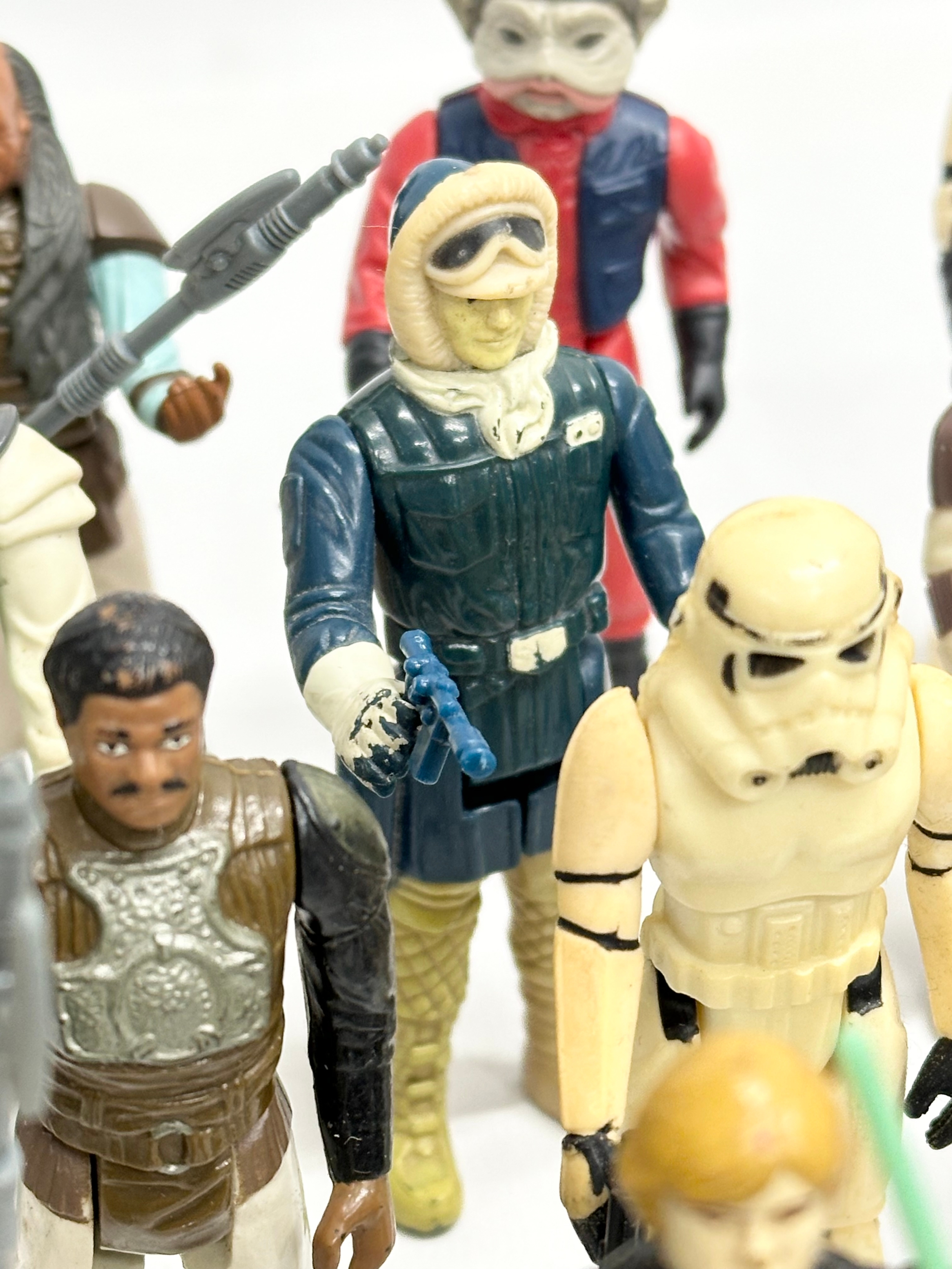 A collection of 1970’s/80’s Star Wars action figures and weapons. - Image 20 of 24