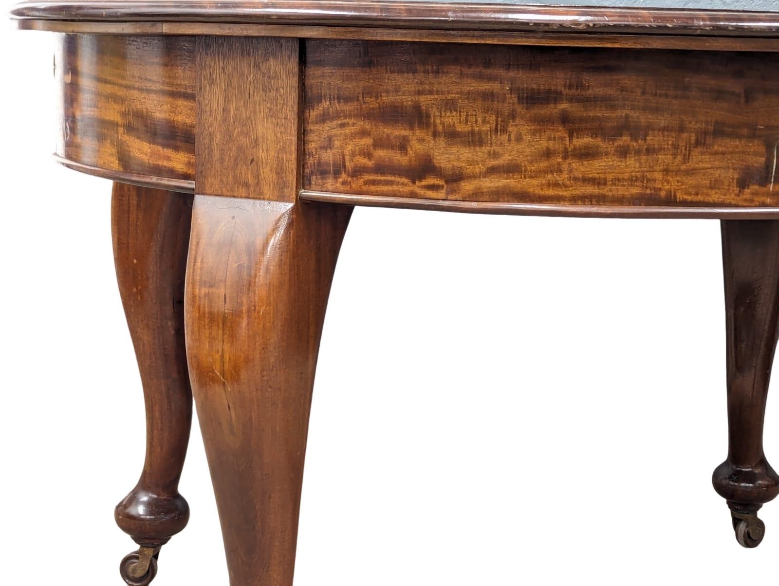 An early 20th Century mahogany telescopic dining table with 2 leaves, 185cm x 113cm x 76cm extended. - Image 2 of 7