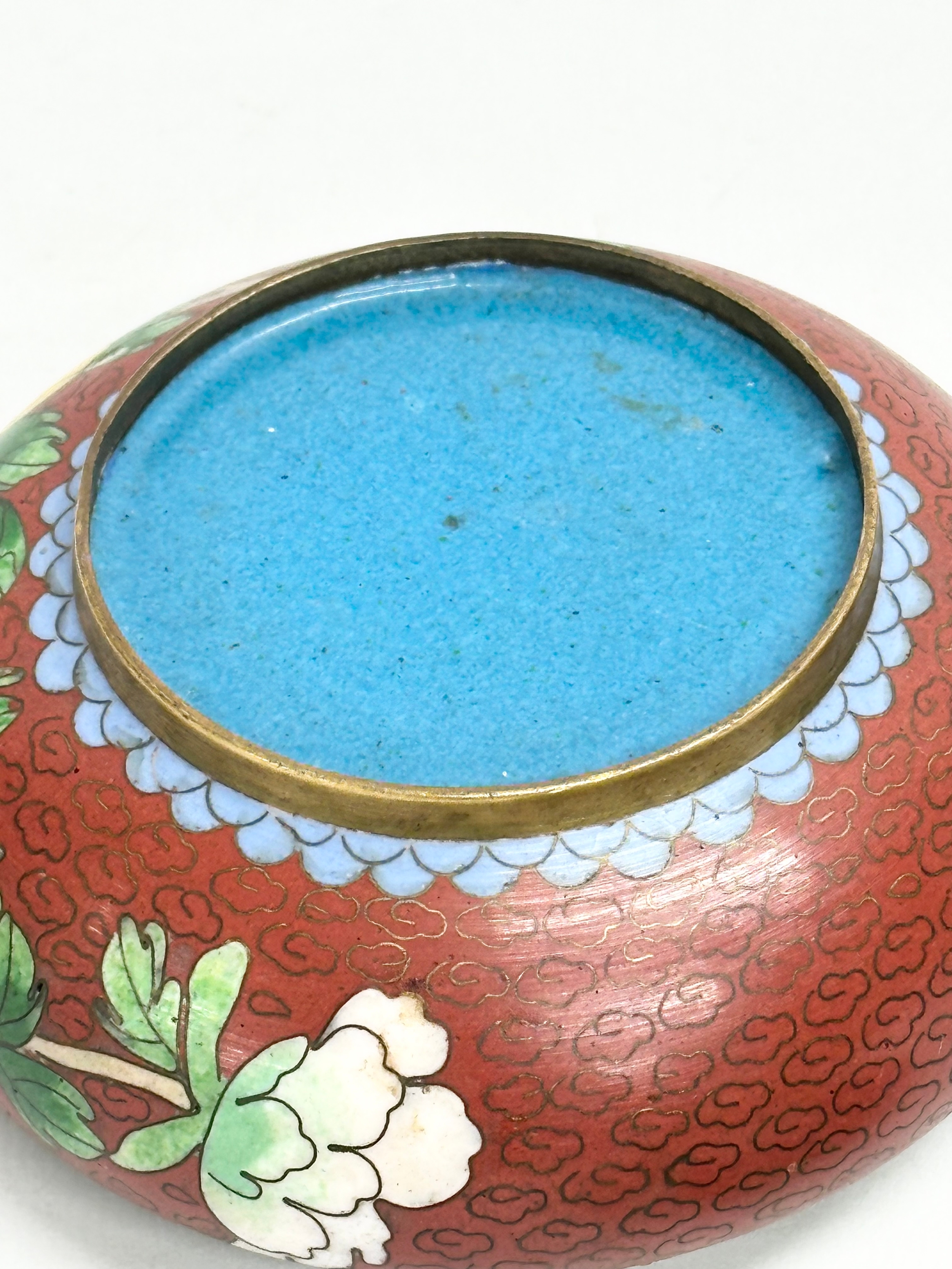 An Early 20th Century Cloisonné enamel pot on stand. 10x10x11cm including stand. - Image 4 of 4