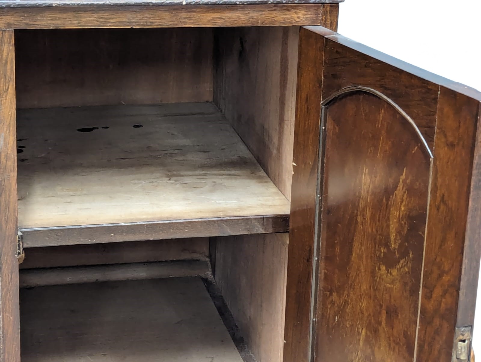 A pair of Edwardian mahogany bedside cabinets. 36x50x72.5cm - Image 5 of 8