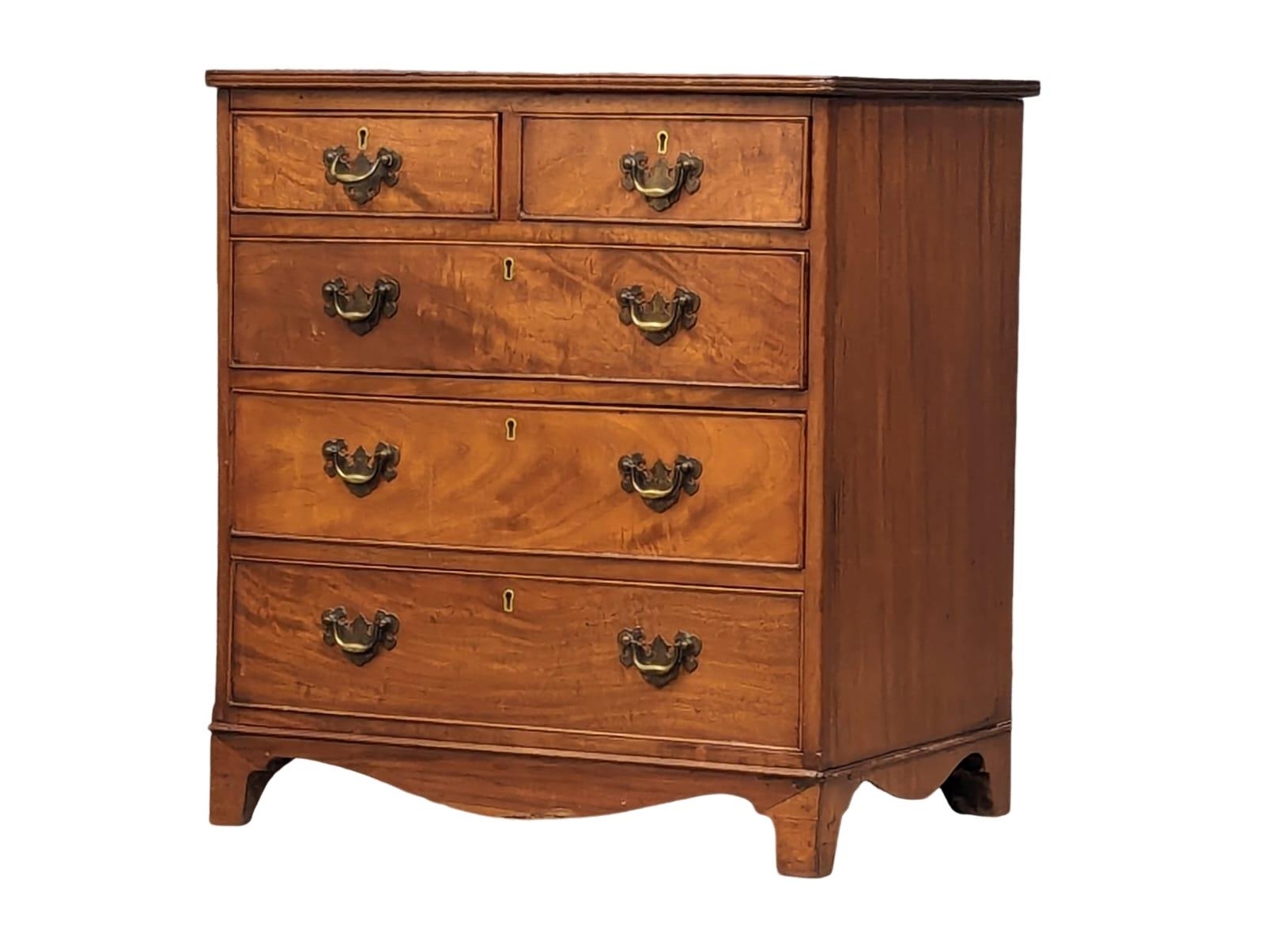 A small proportioned Georgian style mahogany chest of drawers, circa 1900. 63cm x 43cm x 68cm