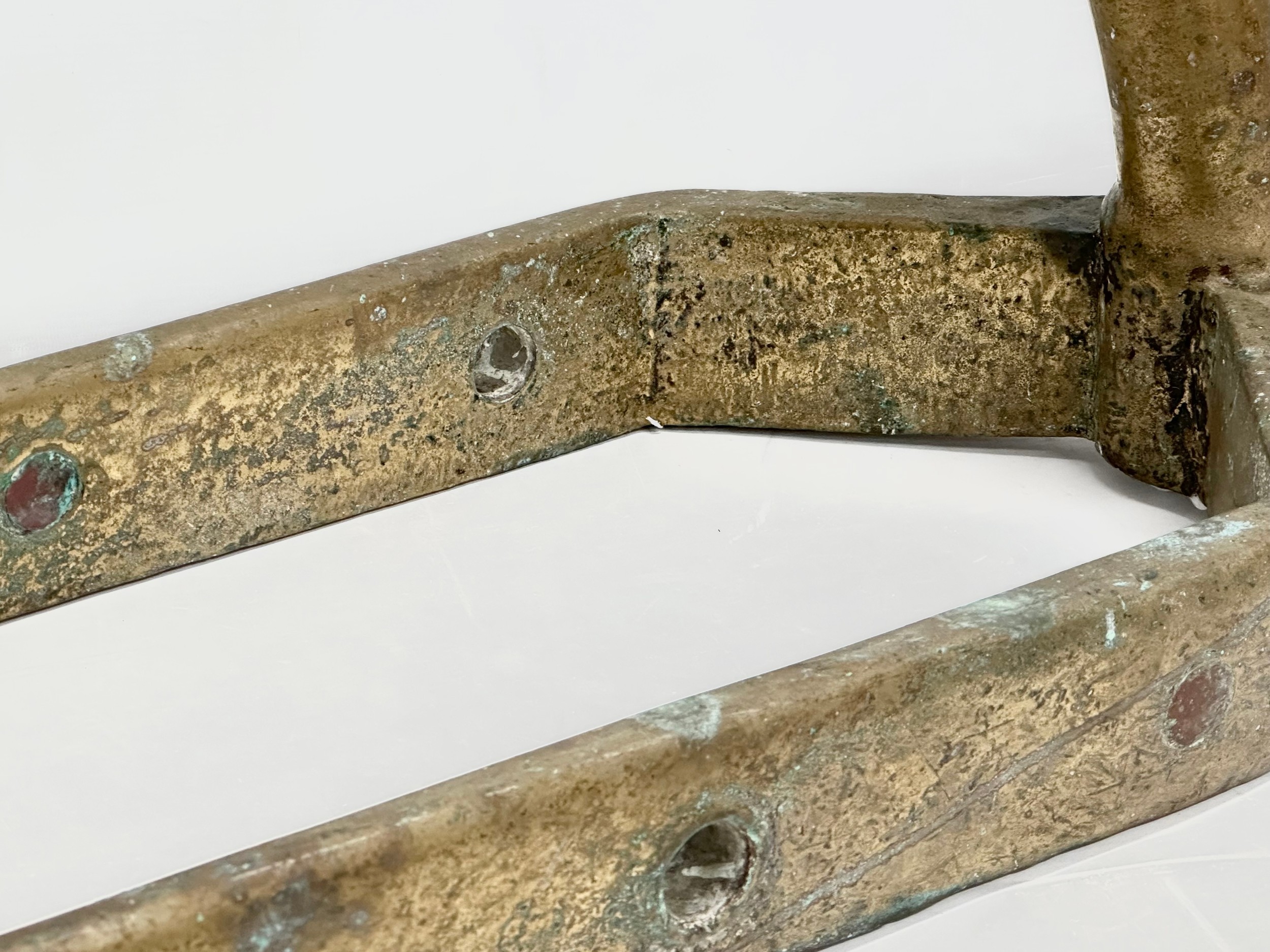 Two 16th Century bronze Gudgeons reportedly from a Spanish Galleon, 71x33x27cm - Image 5 of 7