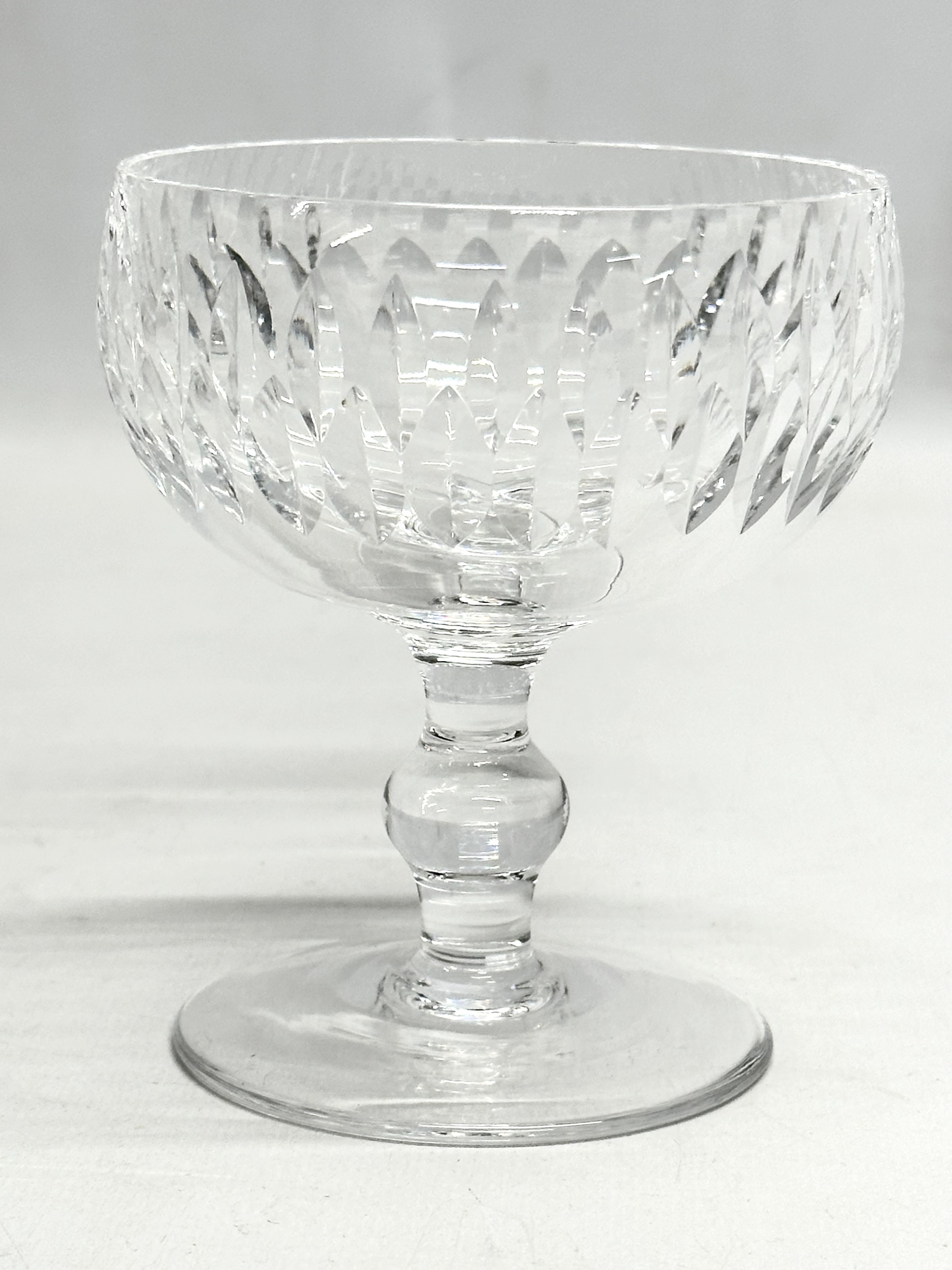 6 Waterford Crystal ‘Maureen’ cocktail glasses/champagne glasses. 9.5x11cm. 9.5x8.5cm - Image 3 of 3