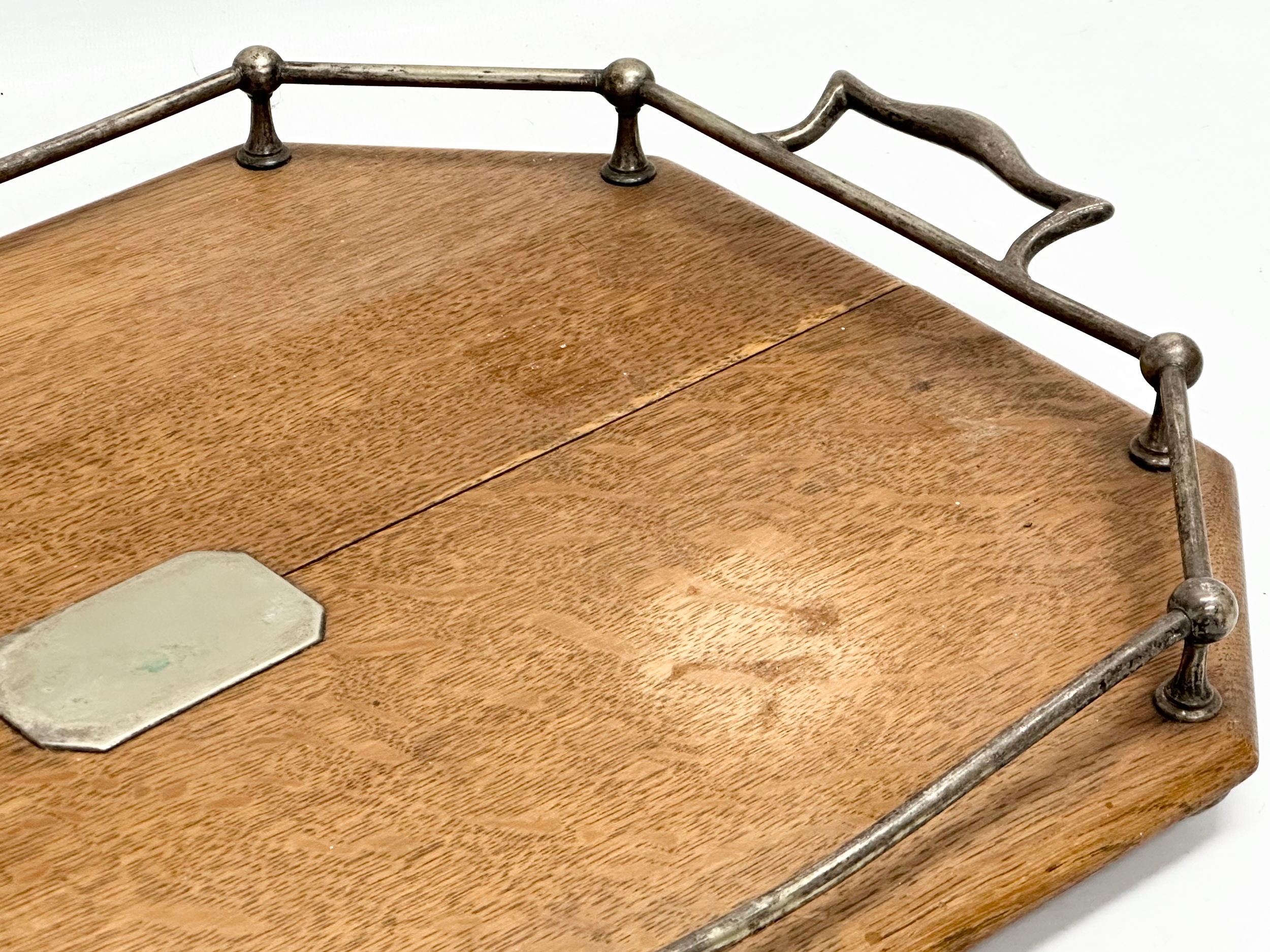 An Early 20th Century oak and silver plated serving tray. Circa 1910-1920. 55x50x7cm - Image 3 of 5