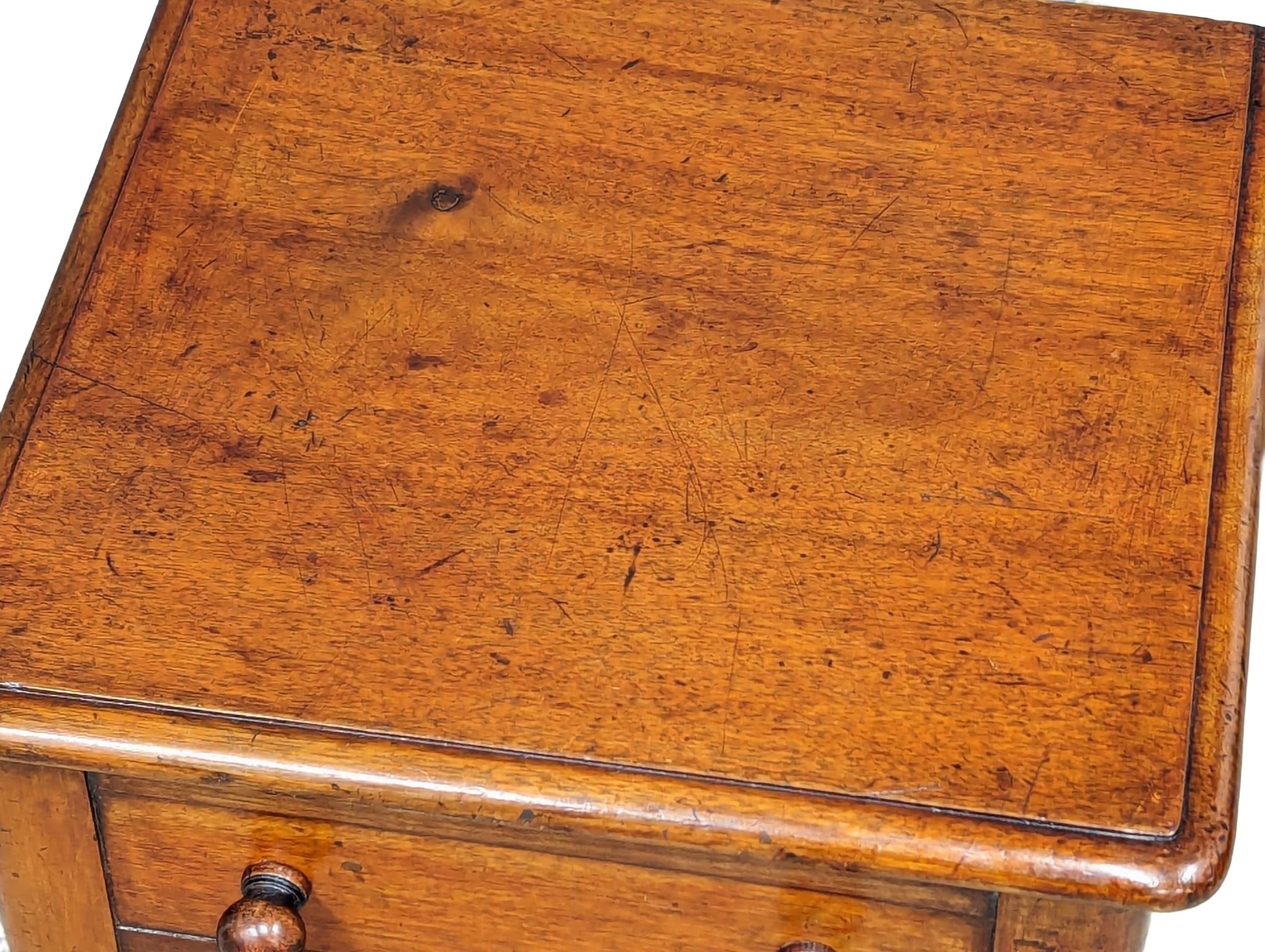 A Victorian mahogany commode / storage box. 44x42.5x44cm - Image 2 of 4