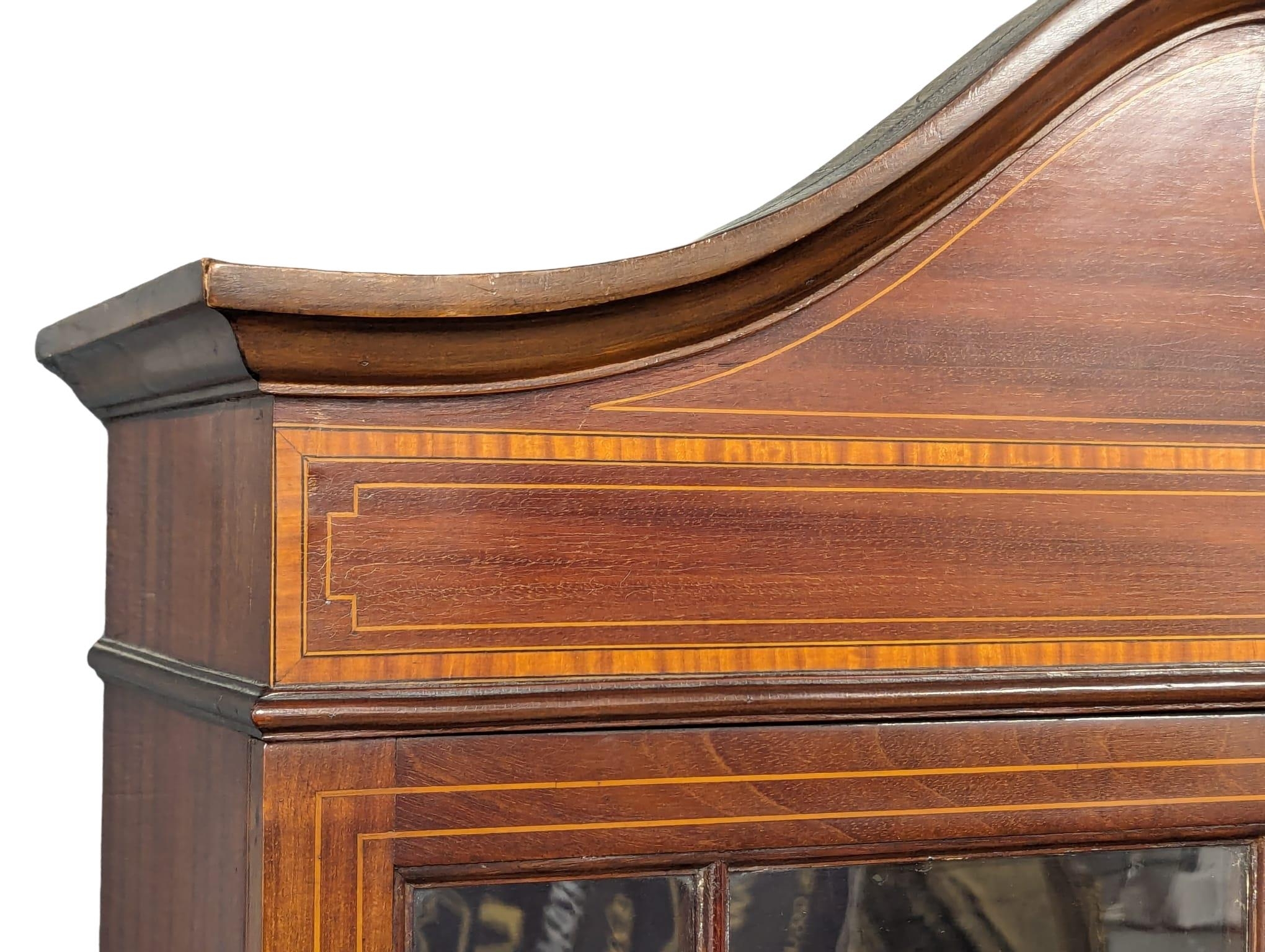 An Early 20th Century Sheraton Revival inlaid mahogany bookcase. Circa 1900. 91x41x200cm - Image 4 of 9