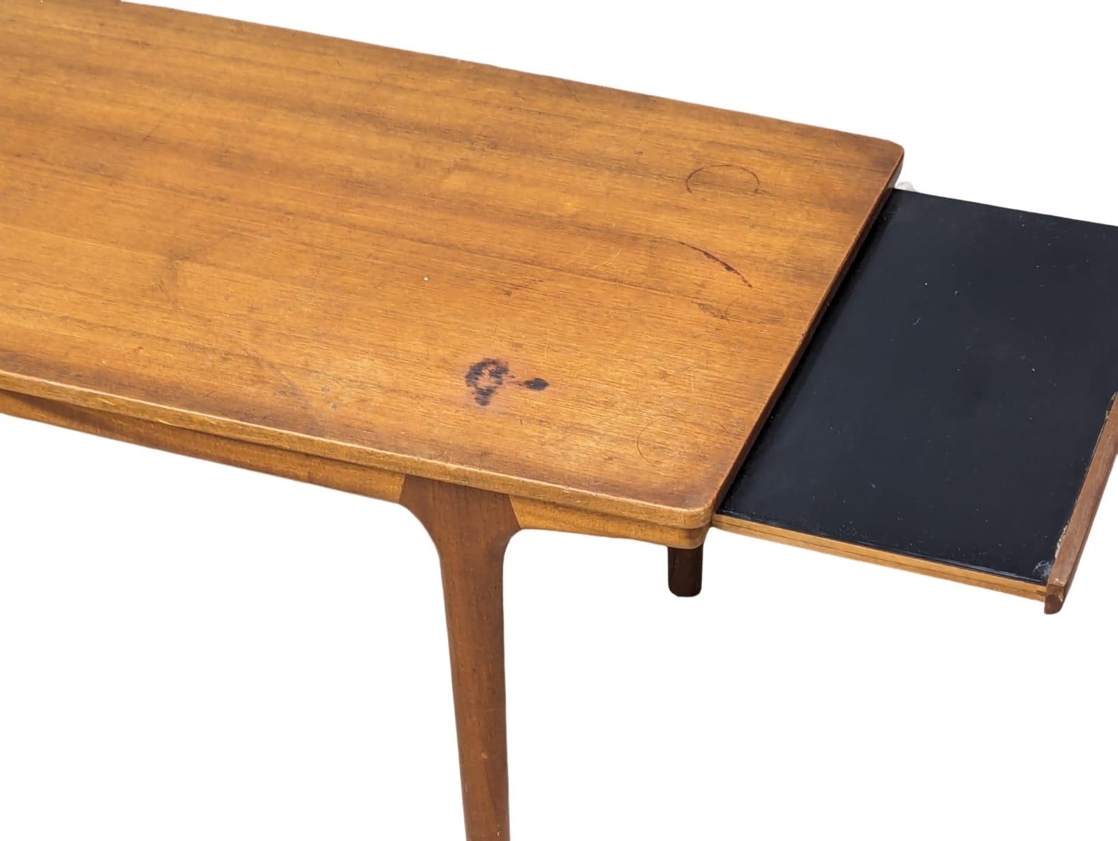 A McIntosh Mid Century teak extending coffee table. Extended, 150x48.5x46cm. Not extended 107x48. - Bild 5 aus 6