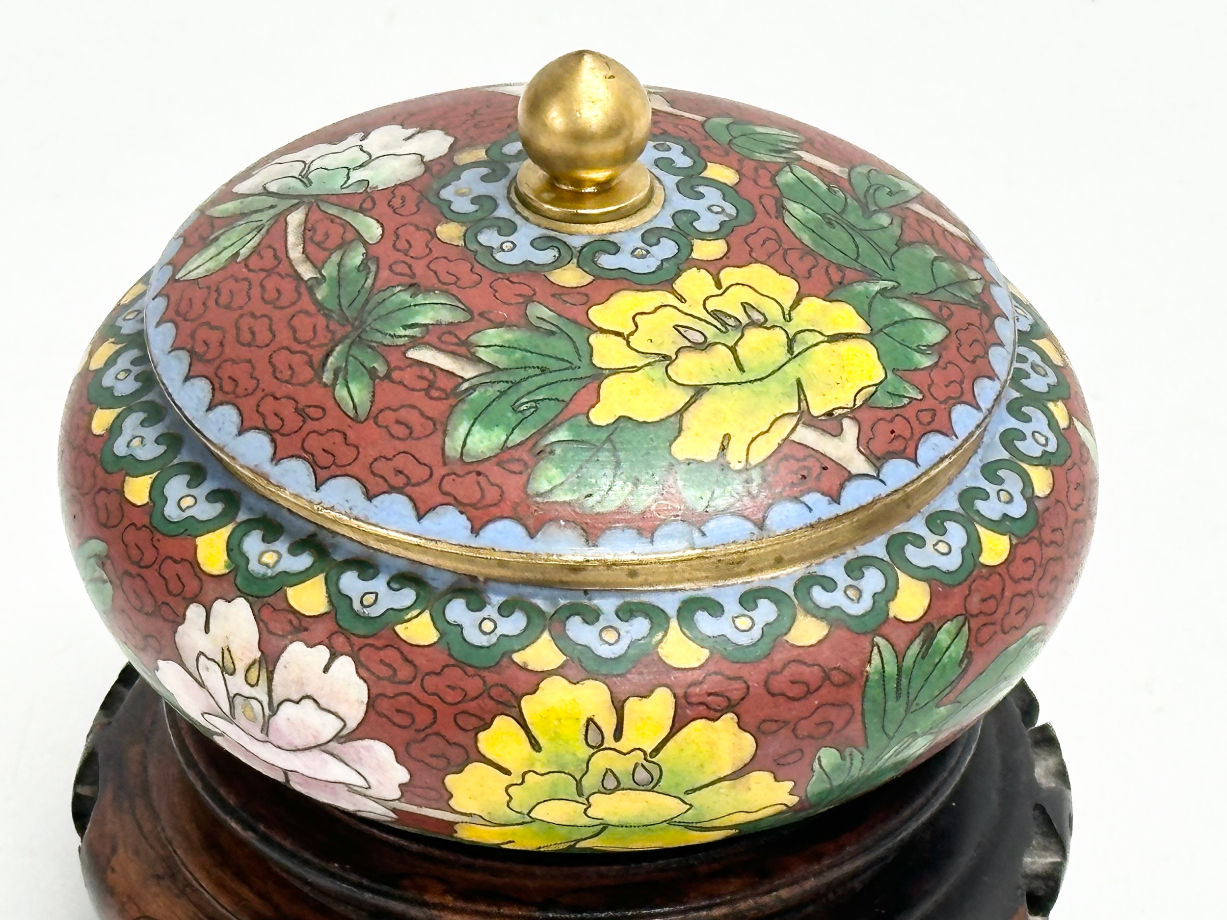 An Early 20th Century Cloisonné enamel pot on stand. 10x10x11cm including stand. - Image 2 of 4