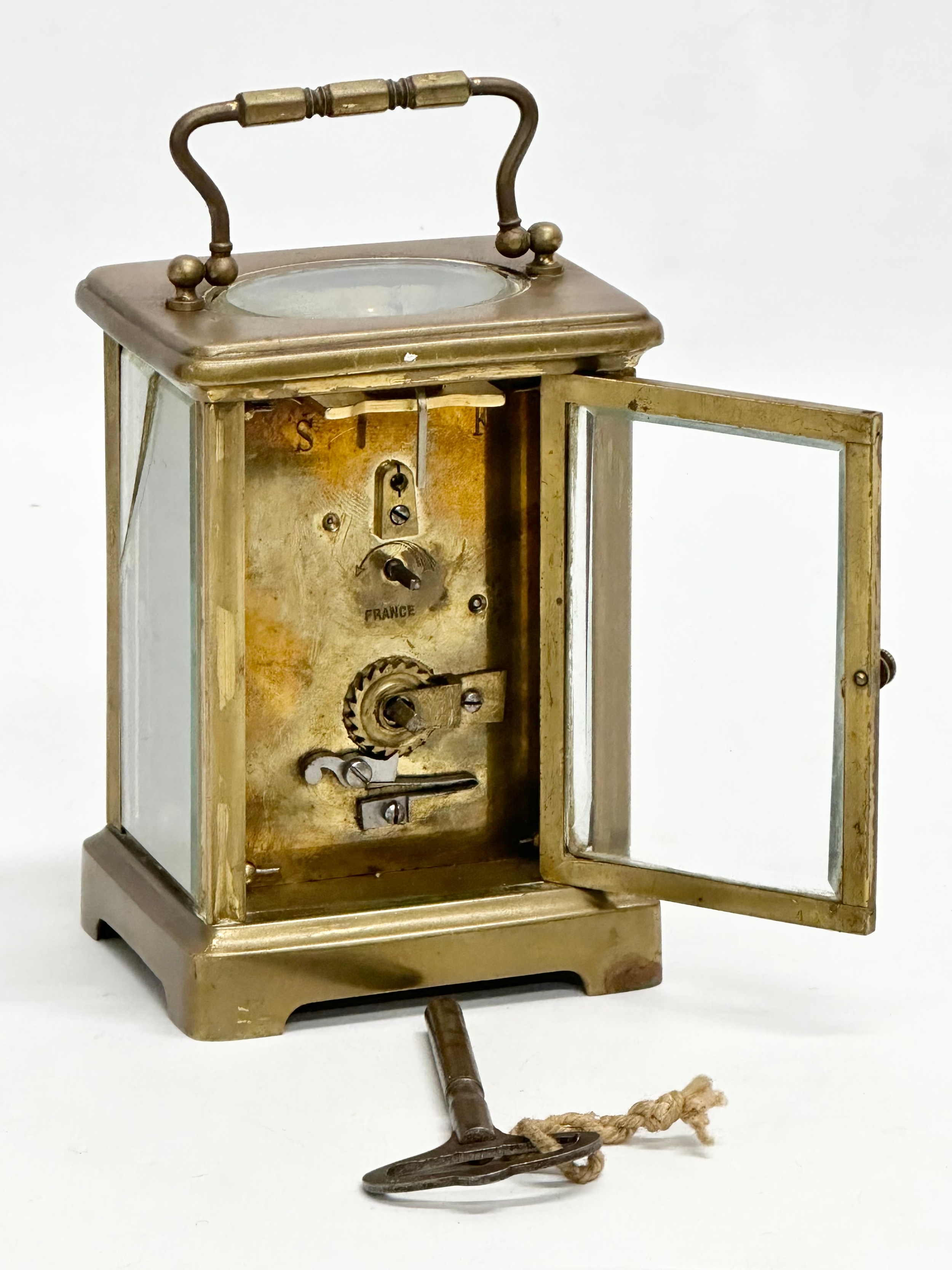 A Mid/Late 19th Century French brass carriage clock. With key. - Image 3 of 5