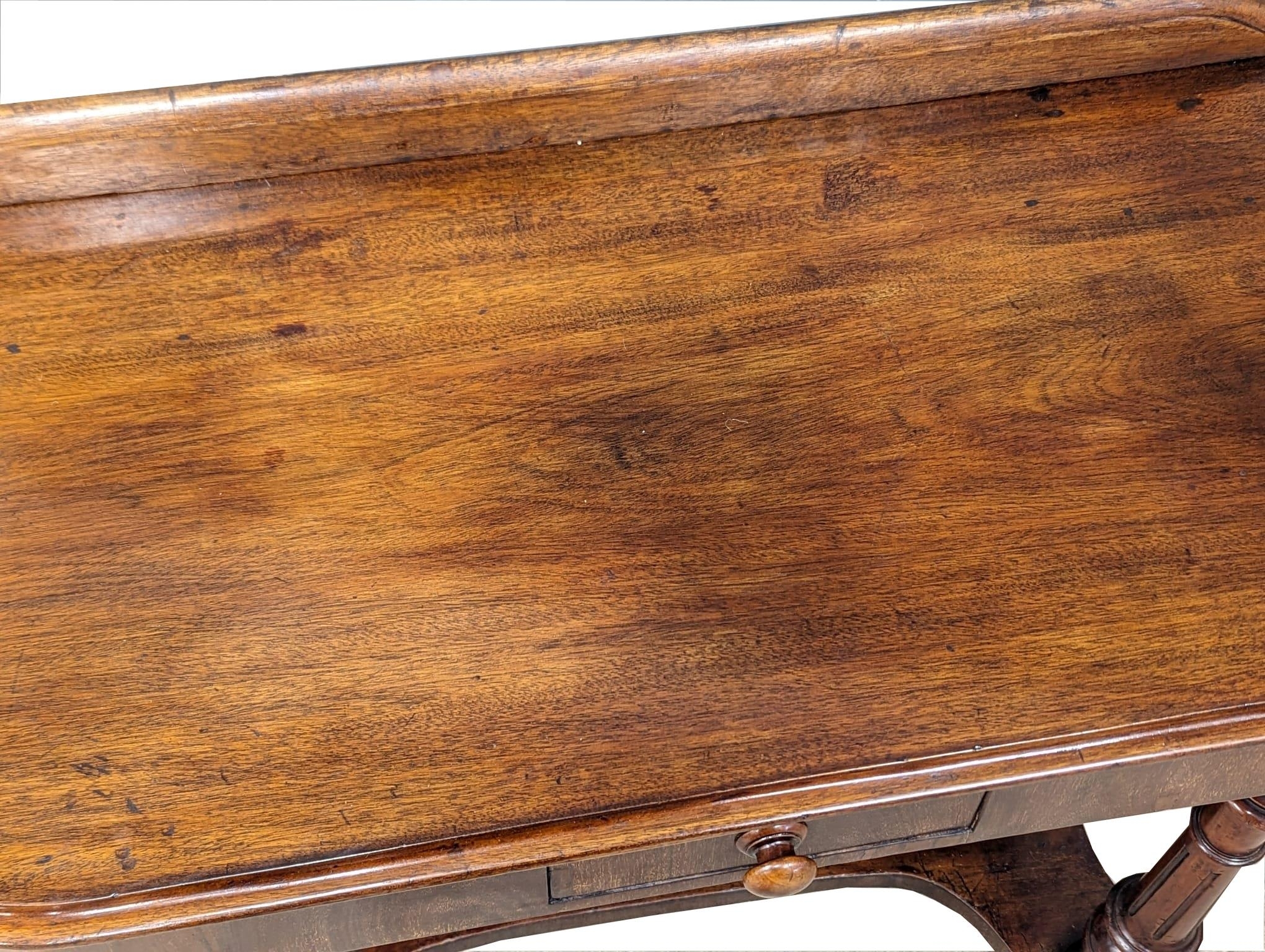 A Victorian mahogany hall table on turned supports and drawer, circa 1870s. 92cm x 45cm x 76cm - Bild 7 aus 7