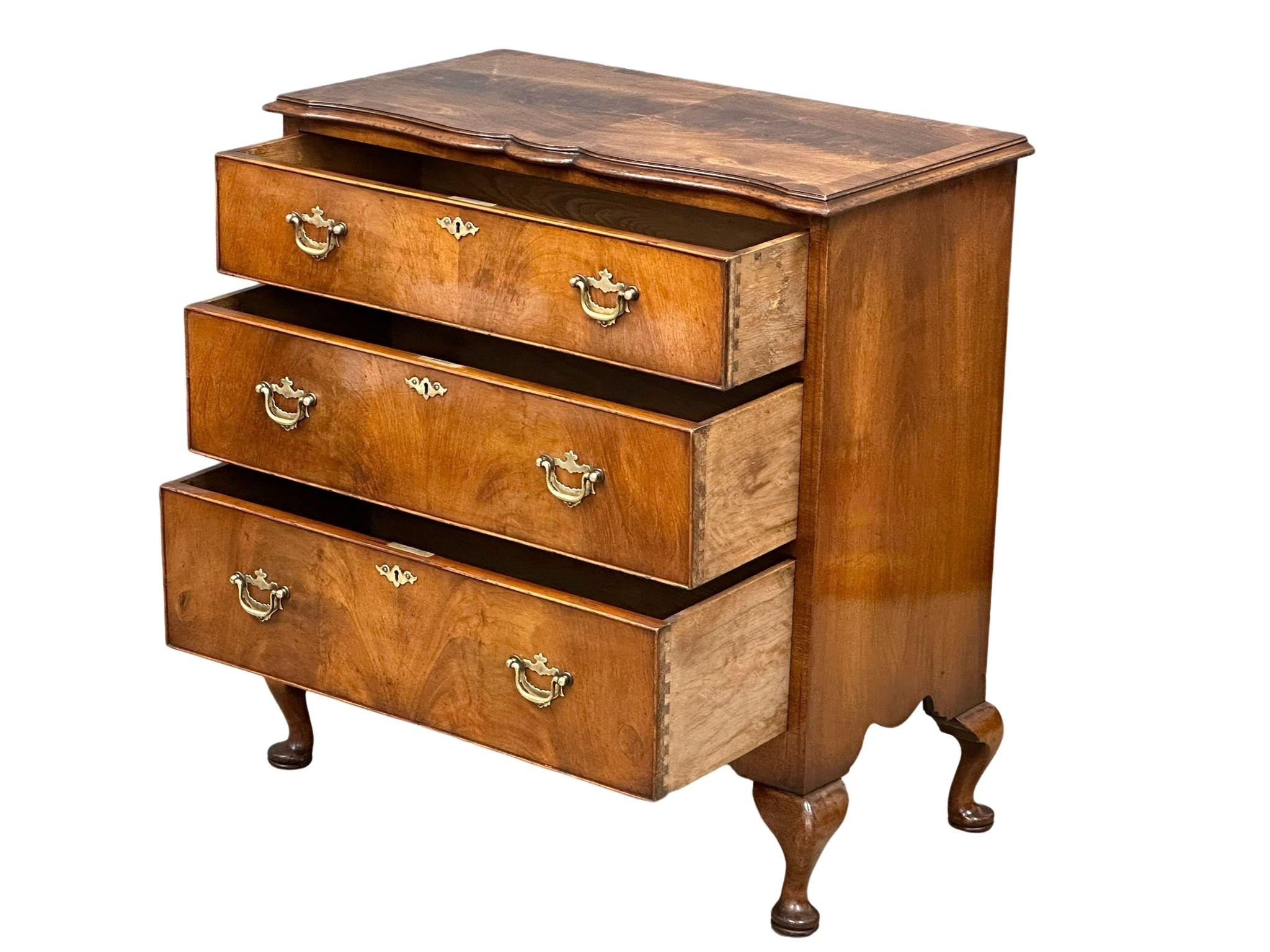 An Early 20th Century George I style walnut chest of drawers. 1930. 84x46x90cm - Image 2 of 5