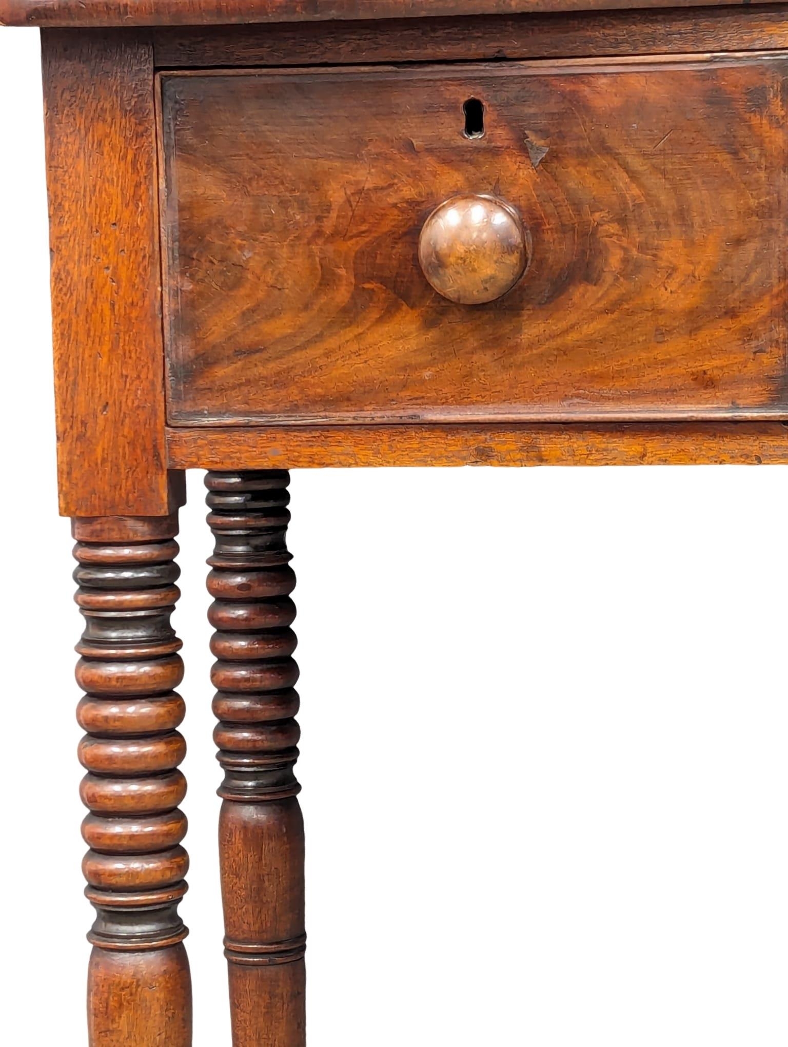 A George IV mahogany side table with 3 drawers and reeded legs. Circa 1820. 102x45x83cm - Image 4 of 7