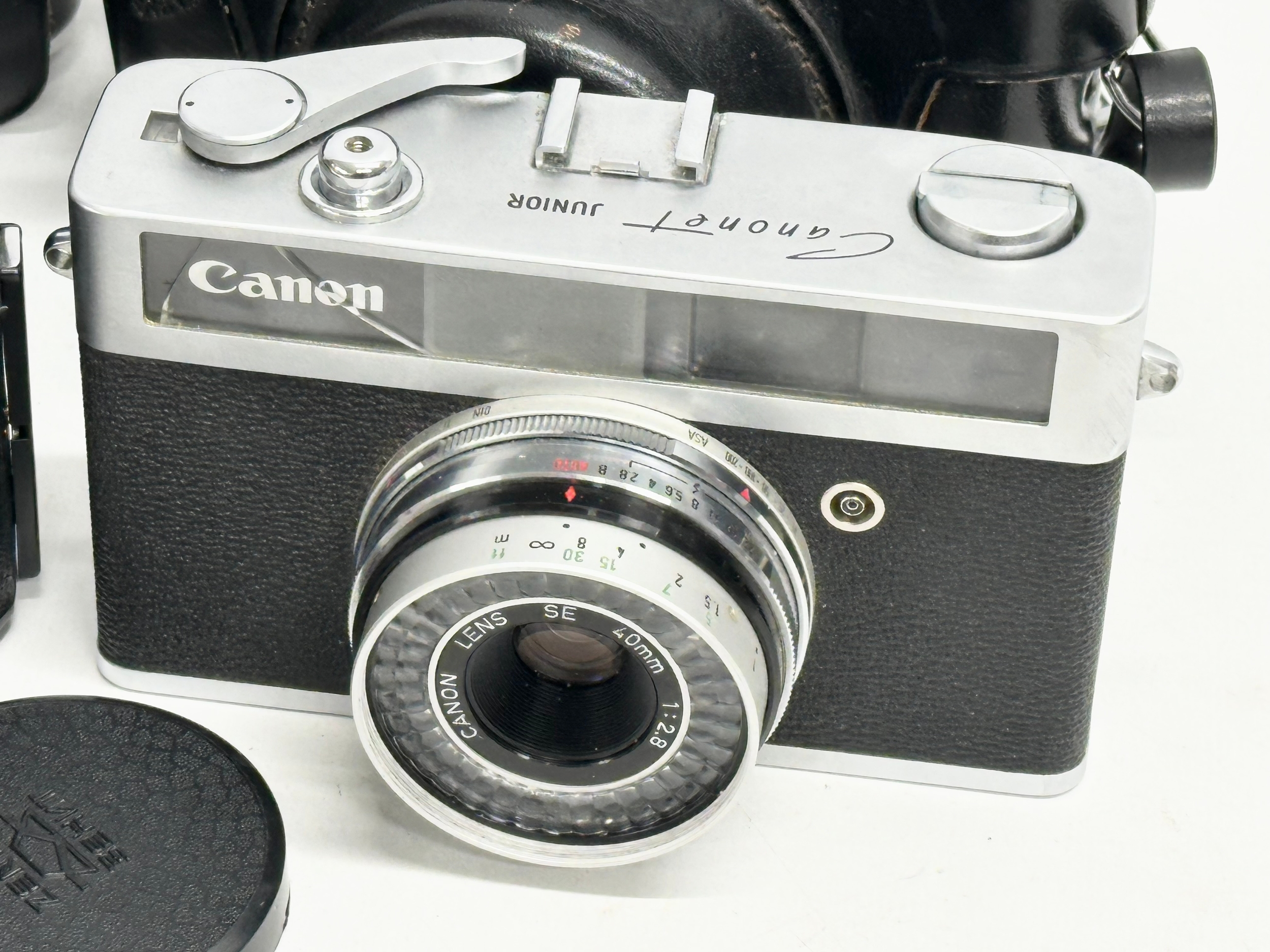 2 vintage cameras. A Zenit EM camera with case and a Canon Canonet Junior camera with case. - Image 3 of 4