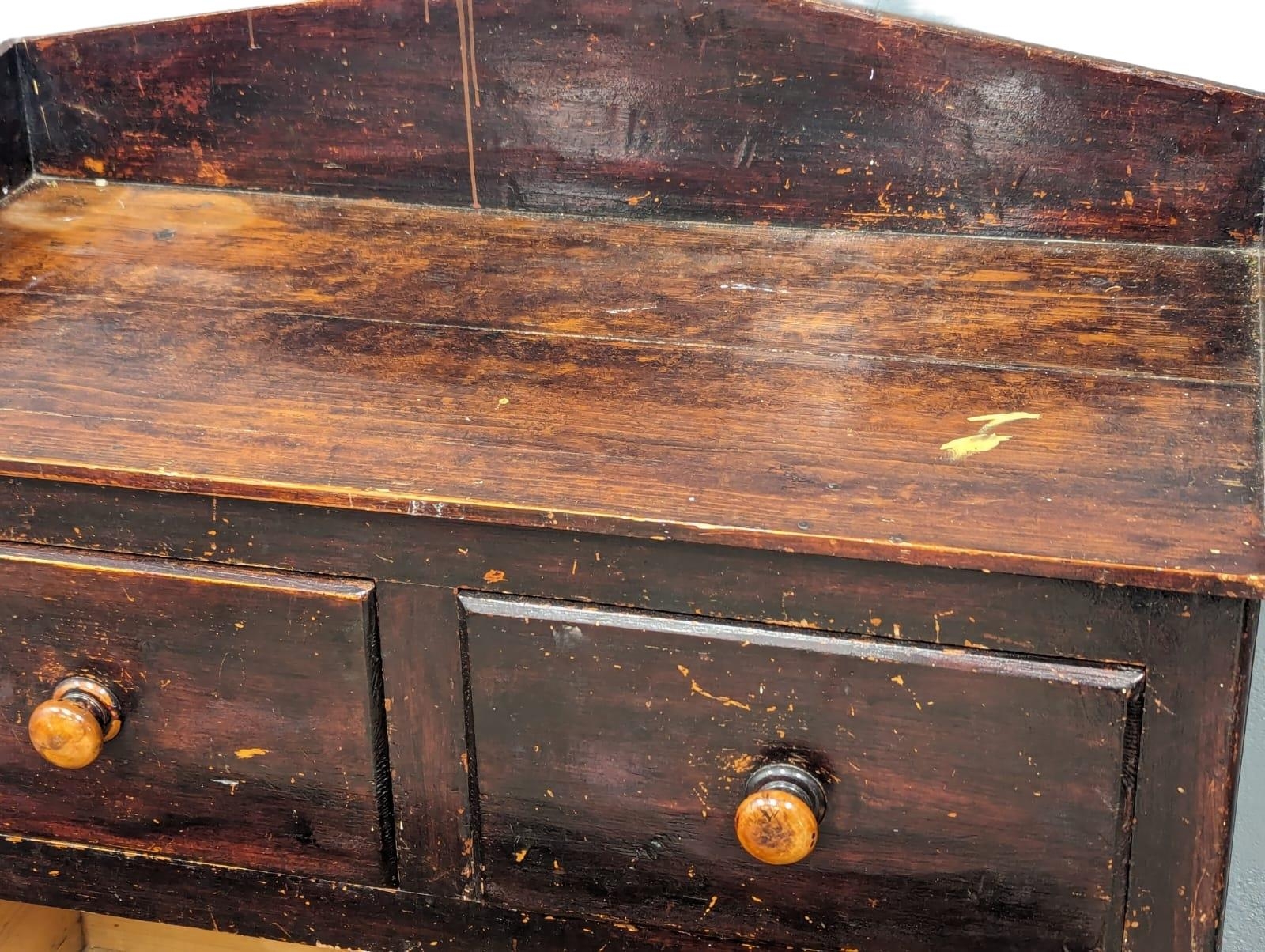 A Victorian pine gallery back chest of drawers with original paintwork. 95x45x115cm - Image 5 of 7
