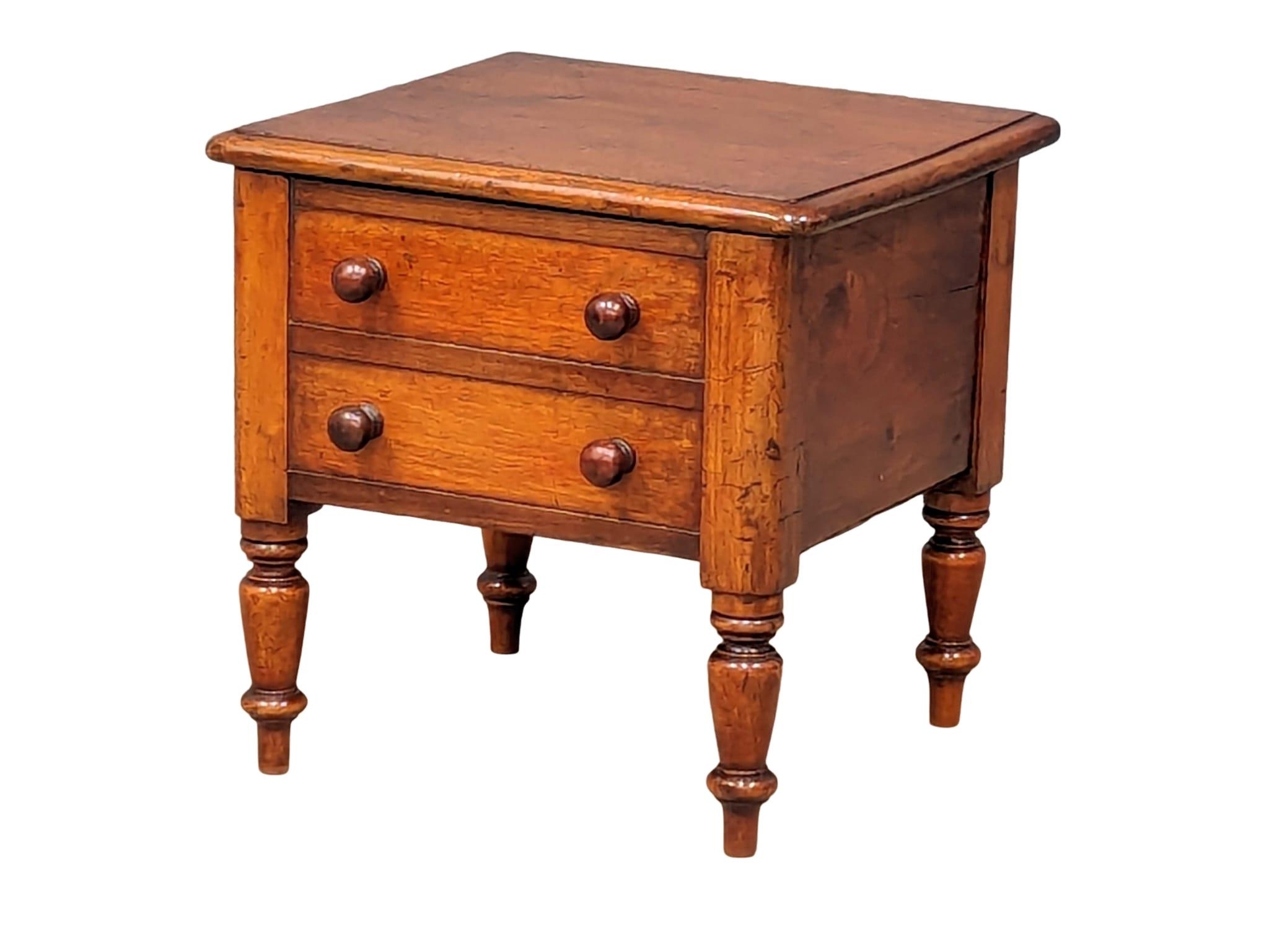 A Victorian mahogany commode / storage box. 44x42.5x44cm