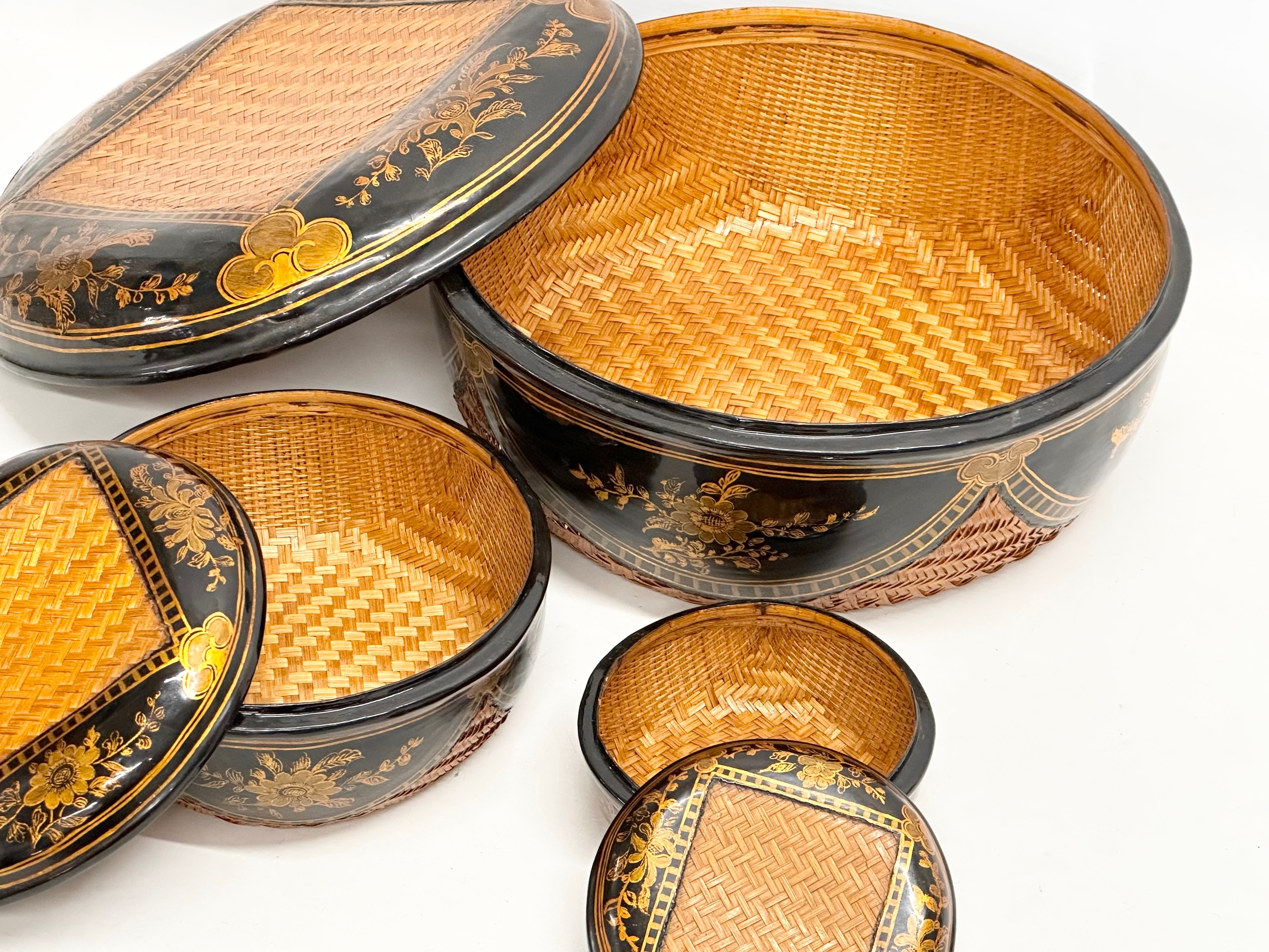 3 Japanese hand painted lacquered baskets with lids. 33x16cm - Image 4 of 5