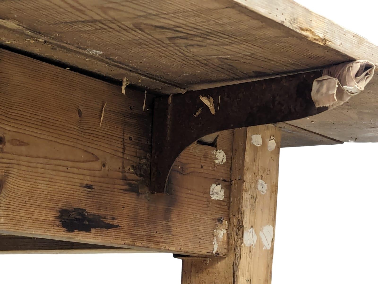 A 19th Century pine farmhouse table on square tapering legs with drawer and 1 drop-leaf, Circa - Bild 5 aus 9