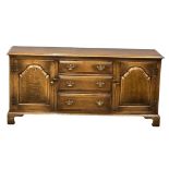 A large George III style Ipswich oak sideboard./dresser with 3 drawers and 2 cupboards. 166x52x79cm