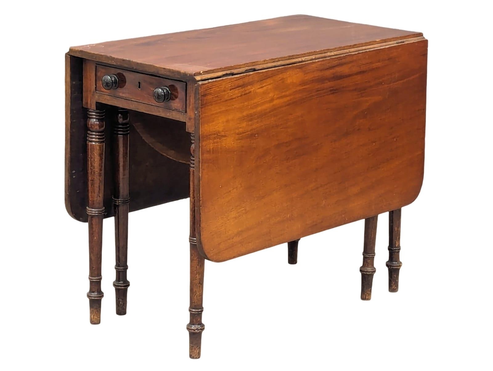 A George IV mahogany Pembroke table with drawer, Extended 87.5cm x 135cm x 73.5cm