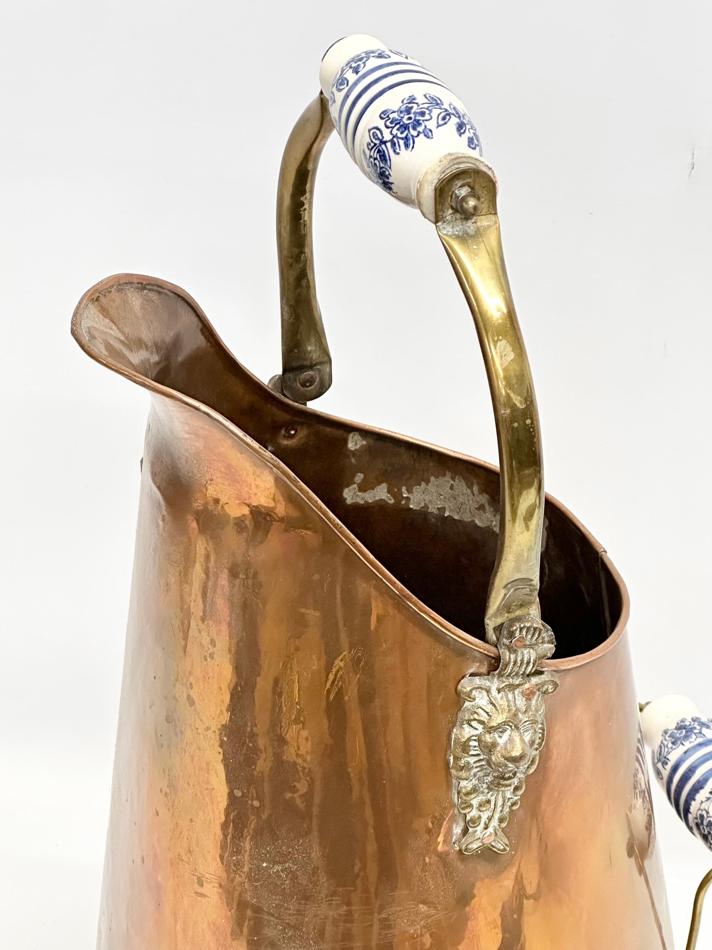 A vintage copper coal scuttle with ceramic and brass handles. 46cm - Image 3 of 4