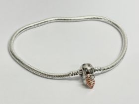 A silver charm bracelet. 20cm. 13.4 grams.