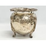 An Irish Late 19th Century silver plated jardiniere by Riddels LTD, Belfast. 18x18x18cm