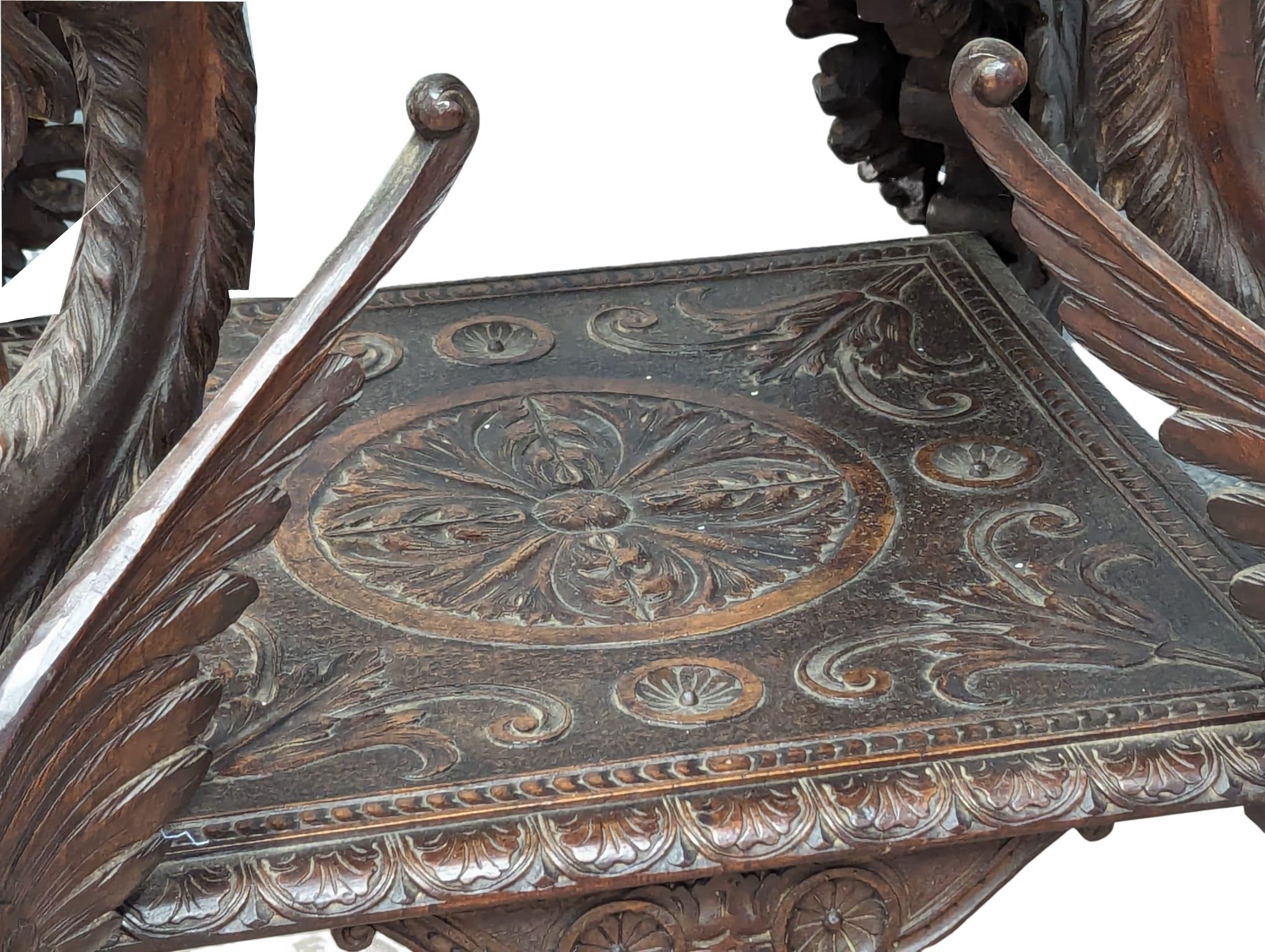 A large Late 19th Century Italian carved walnut 2 tiered table with 4 carved griffin figures.66x73. - Bild 4 aus 7