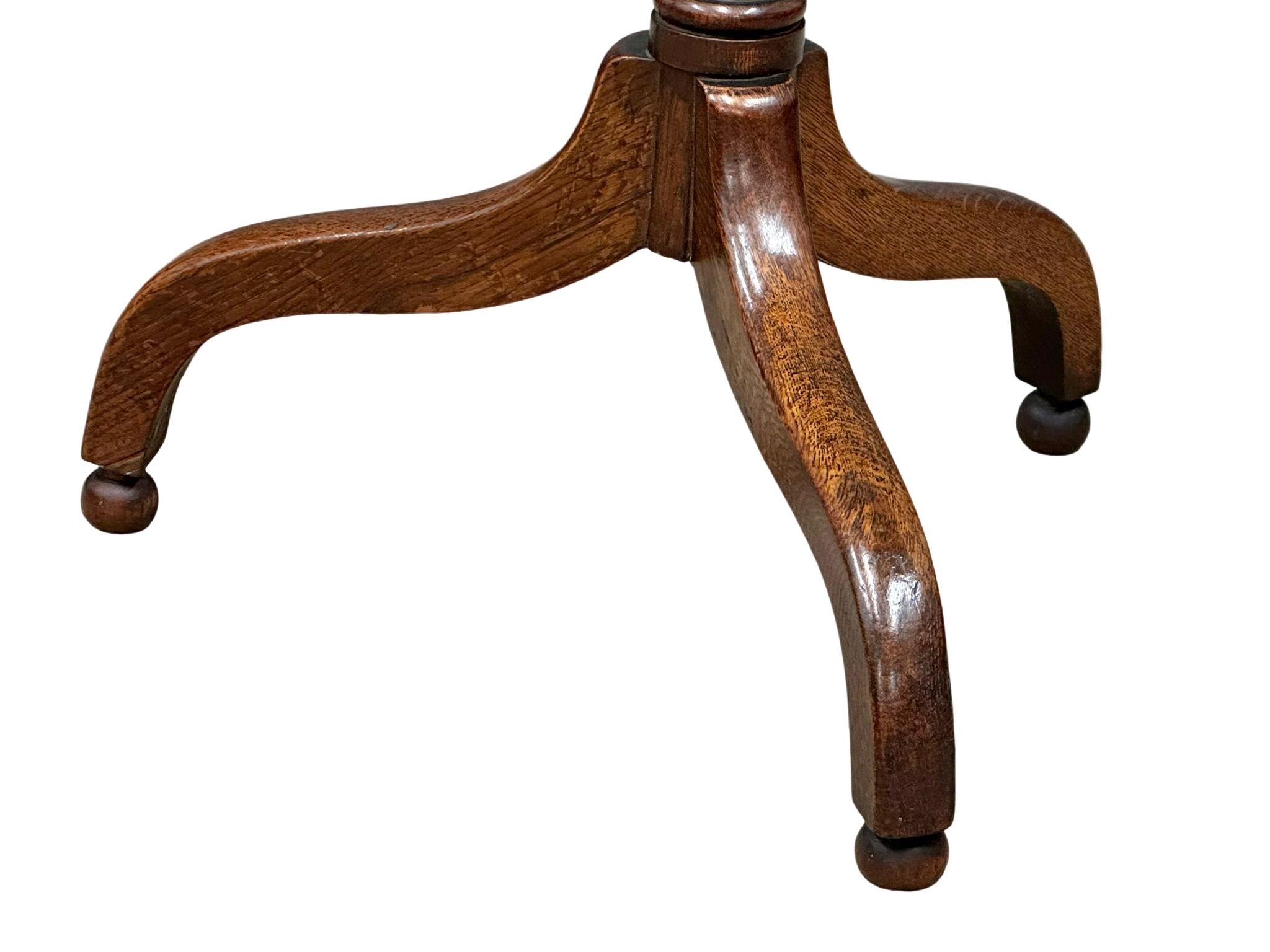 A George III mahogany pedestal side table. 40x75cm - Bild 2 aus 4