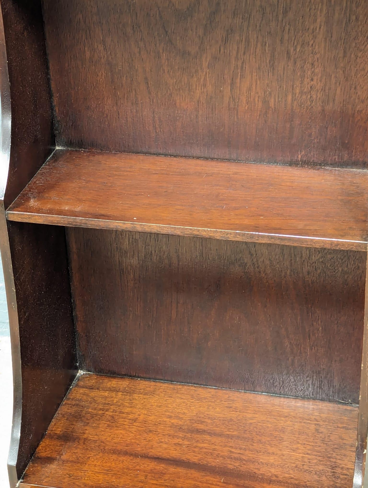 A small Georgian style inlaid mahogany step front open bookcase with drawer. 44x27x100cm - Image 2 of 3