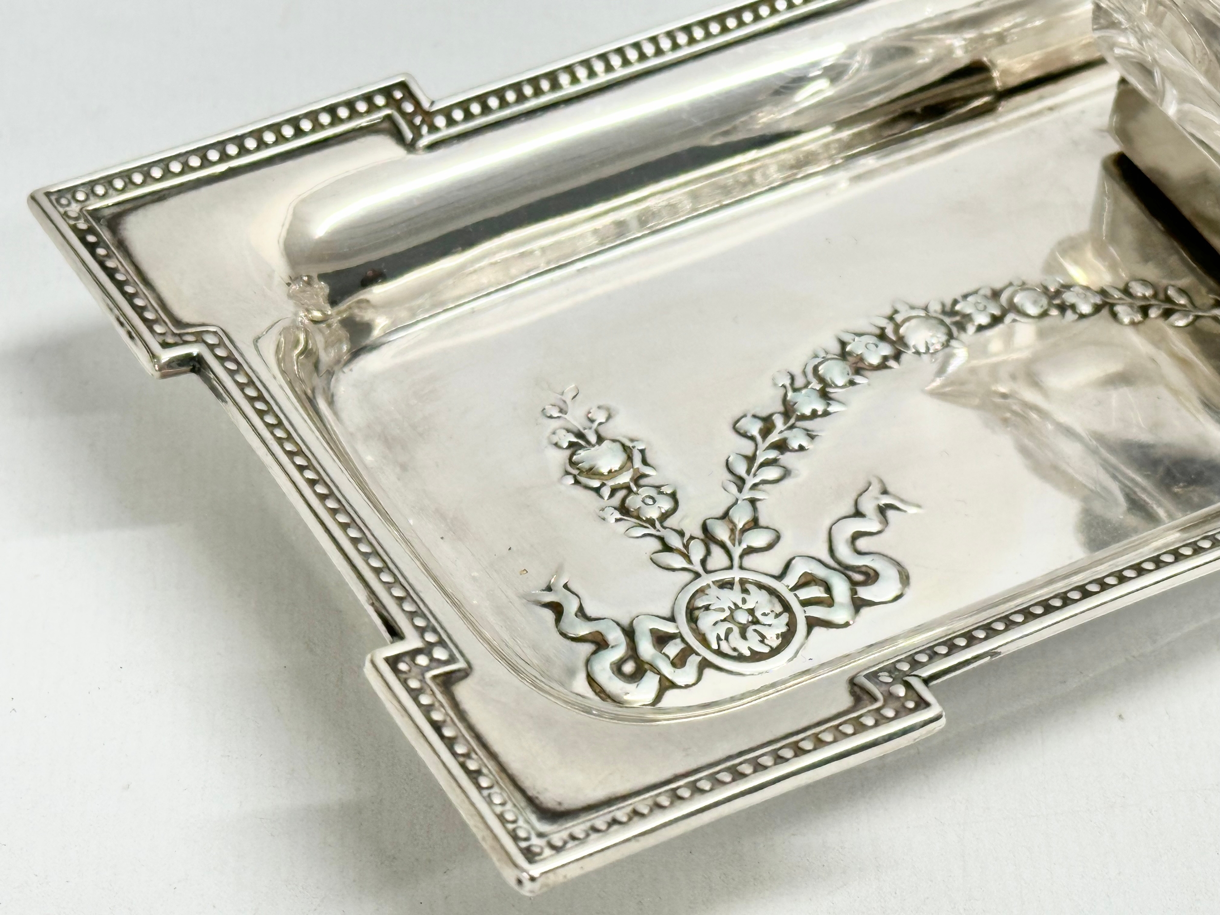 An Early 20th Century silver pen and ink stand. Birmingham 1910. Stand weighs 144.47 grams. 23cm - Image 4 of 5