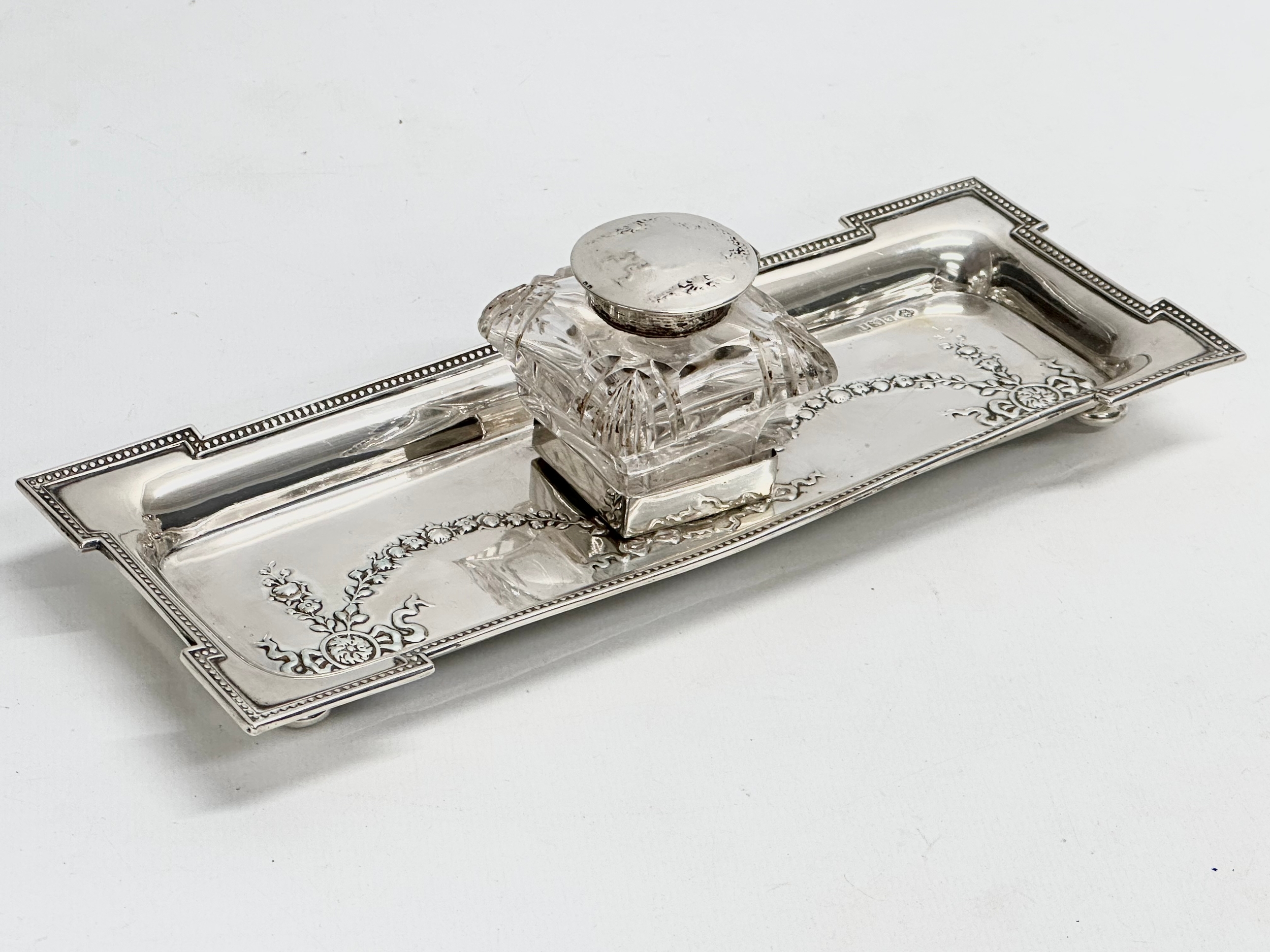 An Early 20th Century silver pen and ink stand. Birmingham 1910. Stand weighs 144.47 grams. 23cm - Image 3 of 5