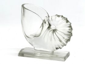 A Mid 20th Century ‘Nautilus’ shell shaped vase/bookend by Martinsville Glass. 15x14cm