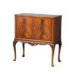 A Georgian style mahogany cocktail cabinet. 91x44x98cm