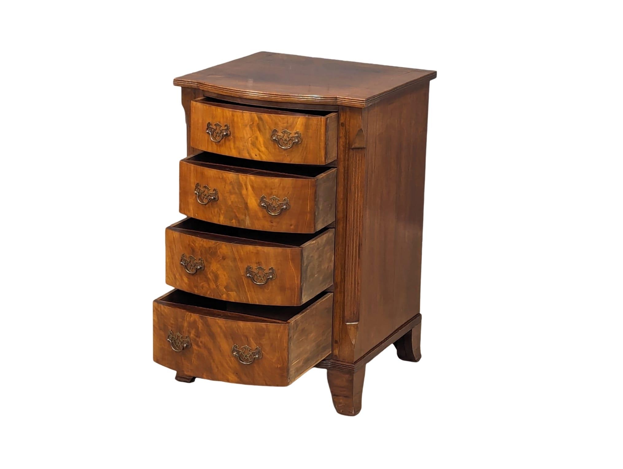 A vintage Georgian style mahogany Serpentine front chest of drawers. 50x51x78cm - Image 5 of 5