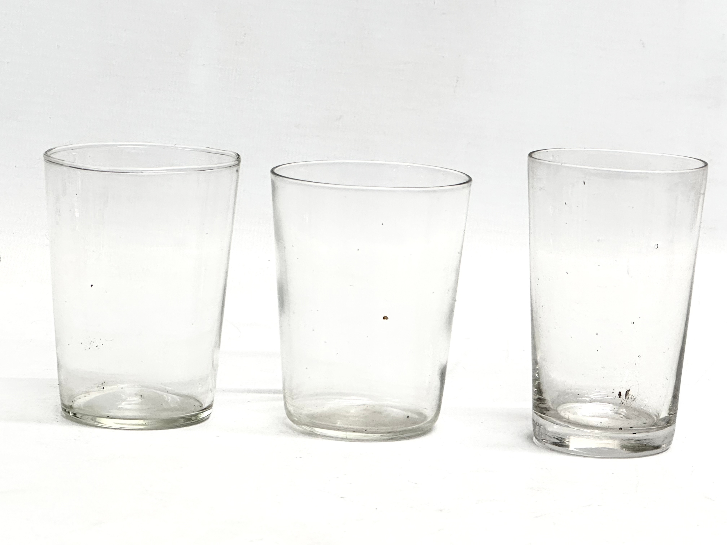 Georgian and Victorian drinking glasses. Victorian etched glass whiskey tumblers/water glasses. 3 - Image 13 of 17