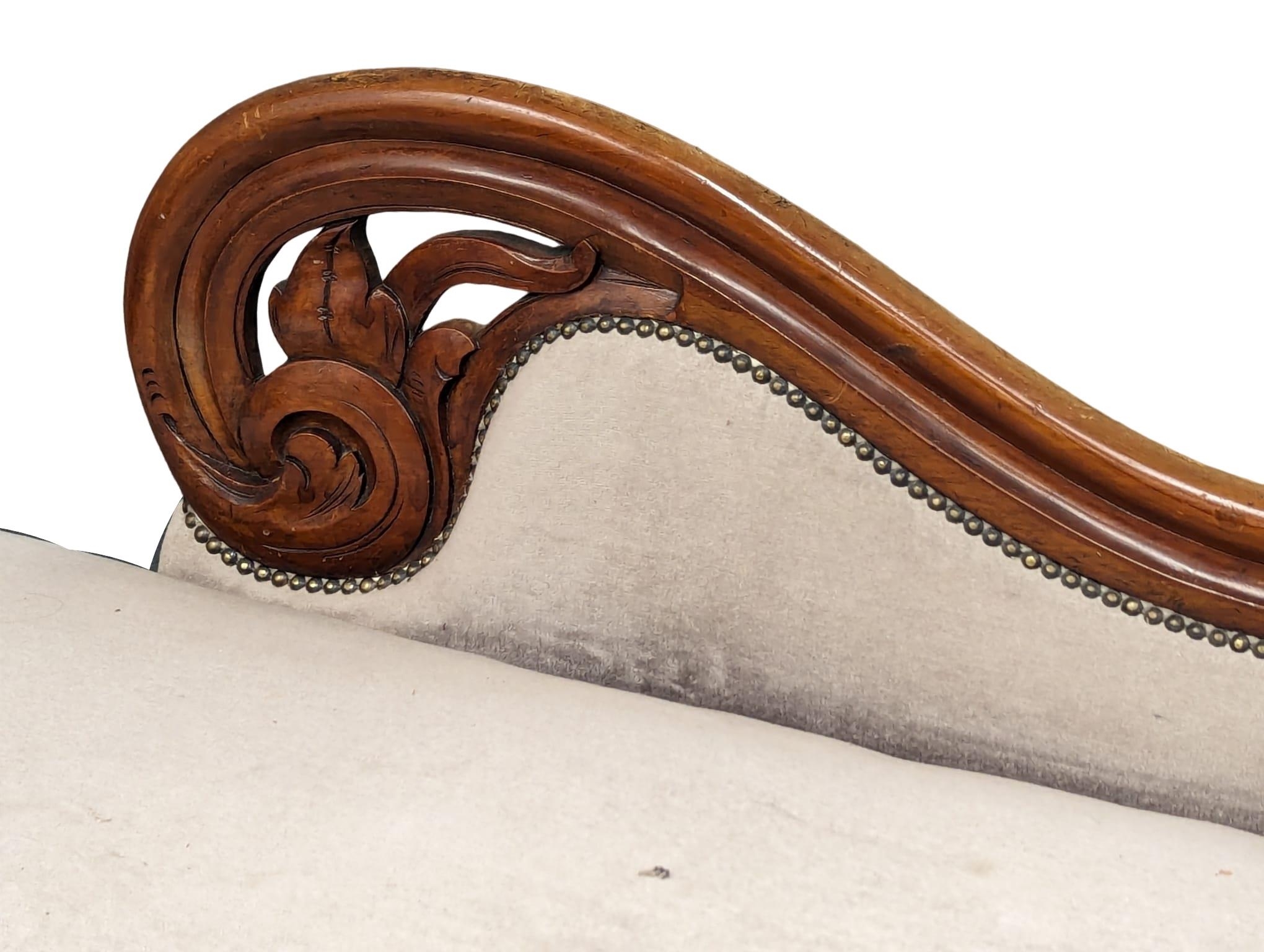 A Victorian mahogany framed chaise lounge. 188cm - Image 3 of 4