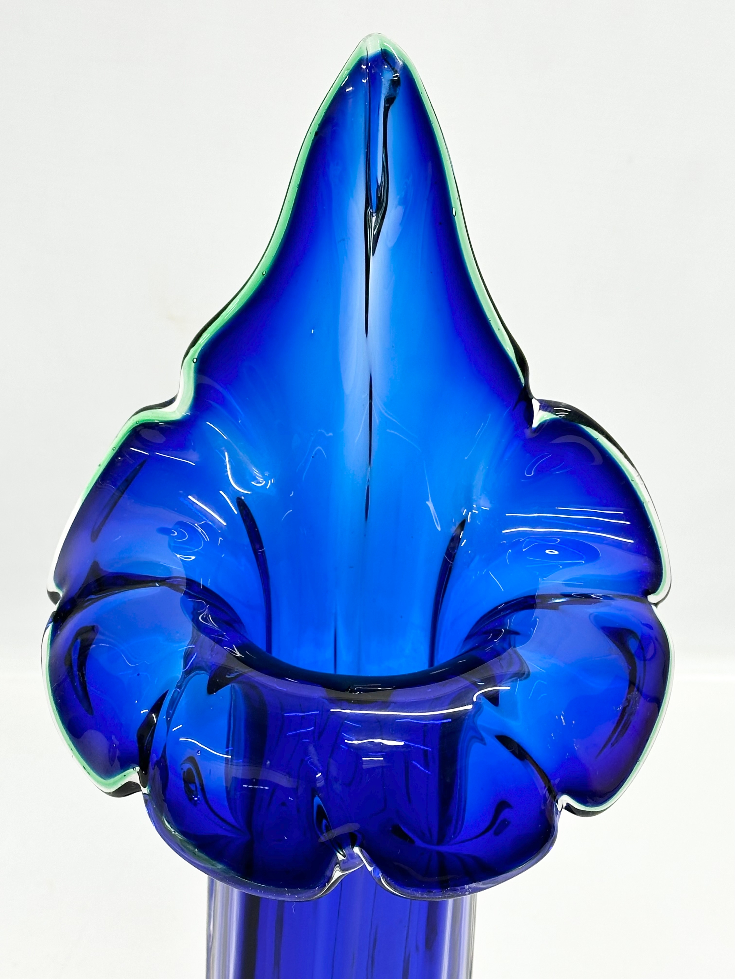 A Mid 20th Century Art Glass vase. 17x38cm - Image 2 of 5