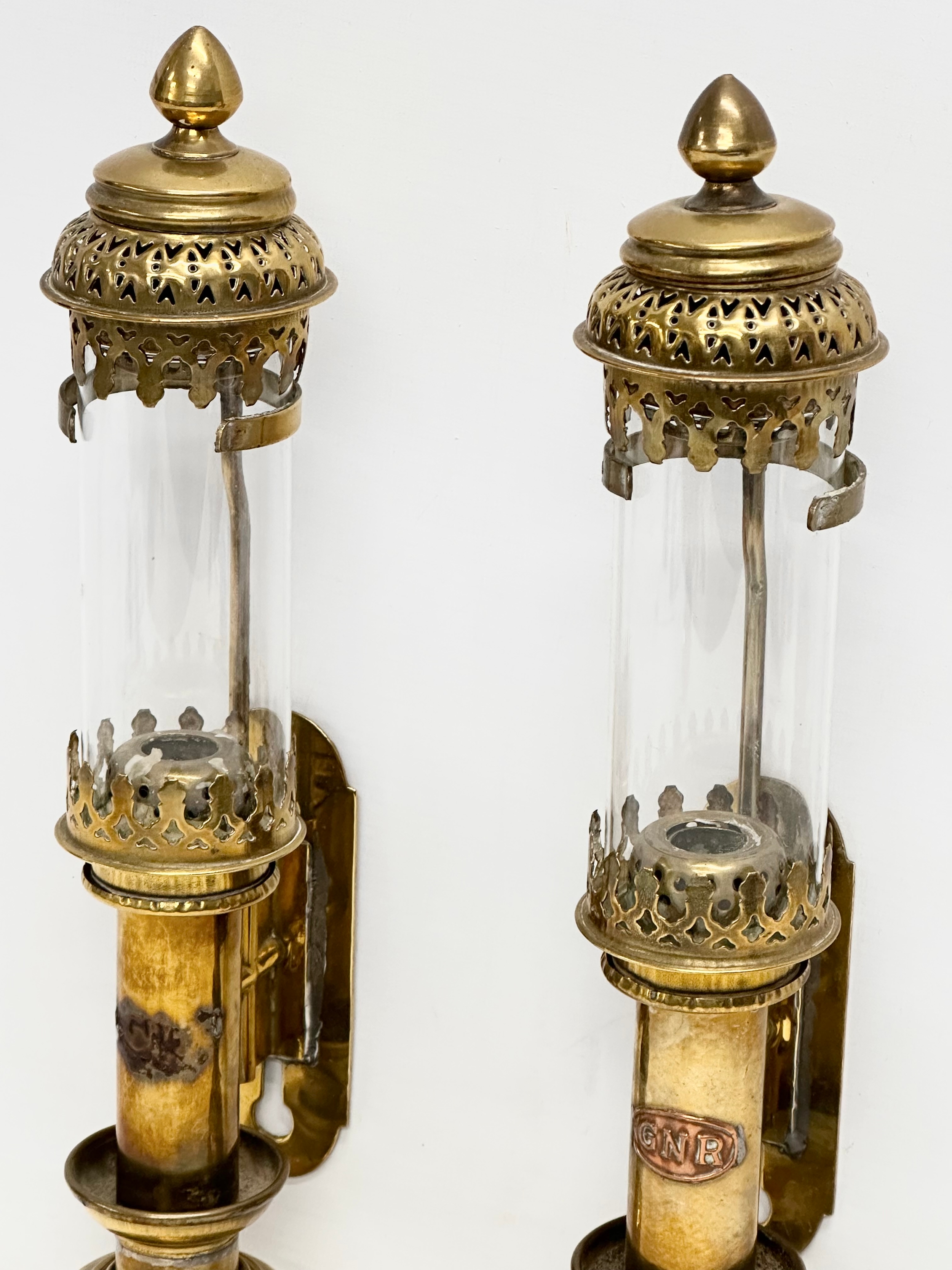 A pair of Early 20th Century Great Northern Railway brass carriage lamps. 35cm - Image 3 of 3